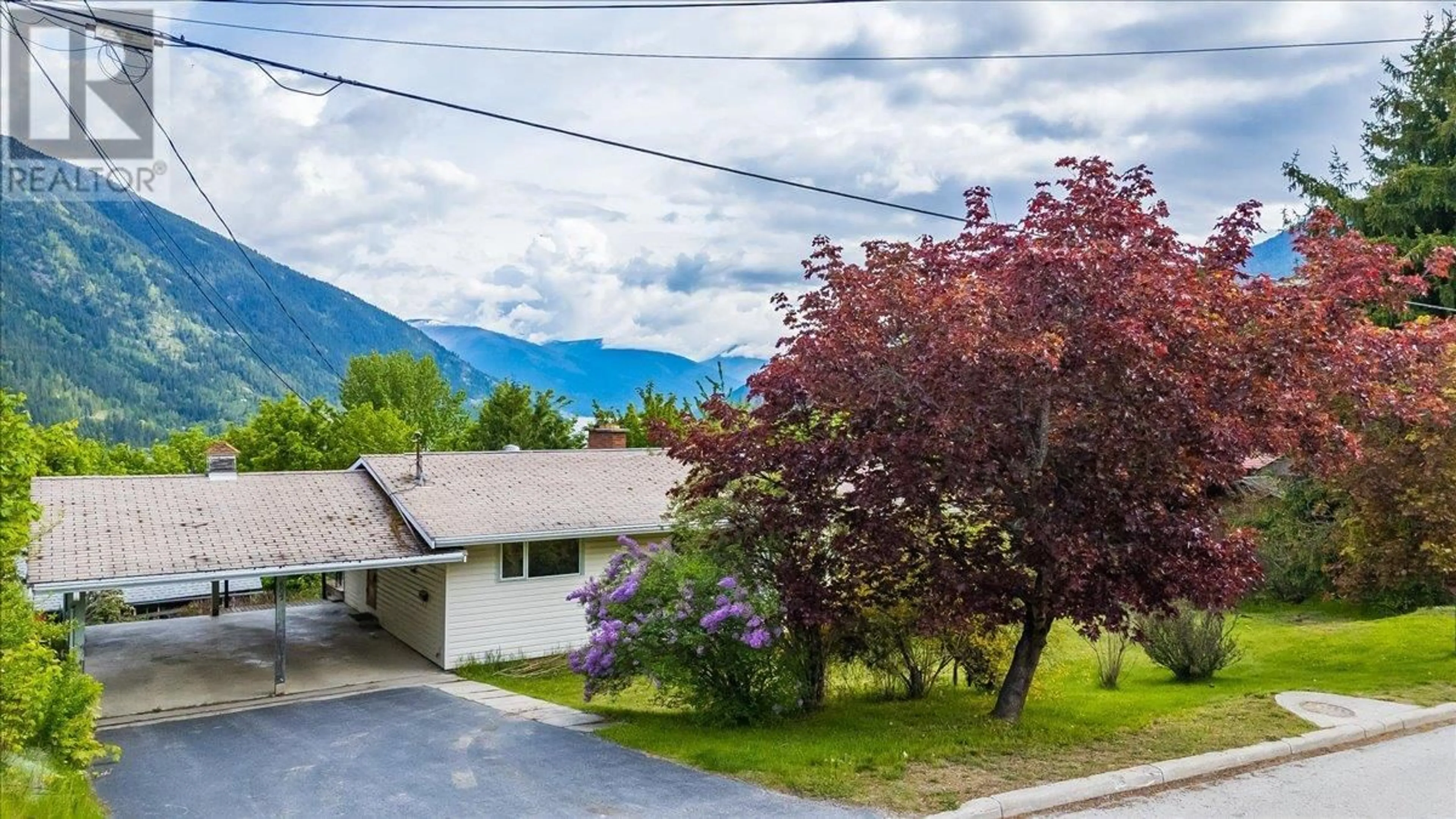 A pic from outside/outdoor area/front of a property/back of a property/a pic from drone, mountain view for 602 WASSON STREET, Nelson British Columbia V1L3G7