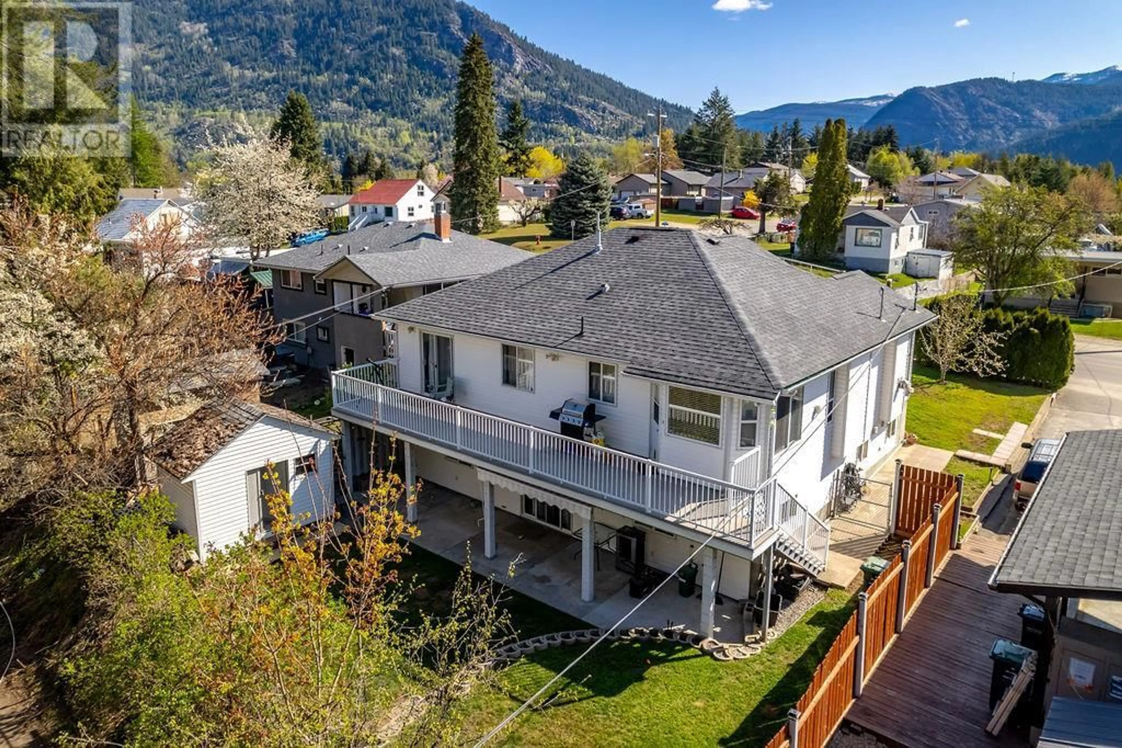 A pic from outside/outdoor area/front of a property/back of a property/a pic from drone, mountain view for 860 7TH AVENUE, Castlegar British Columbia V1N1R9