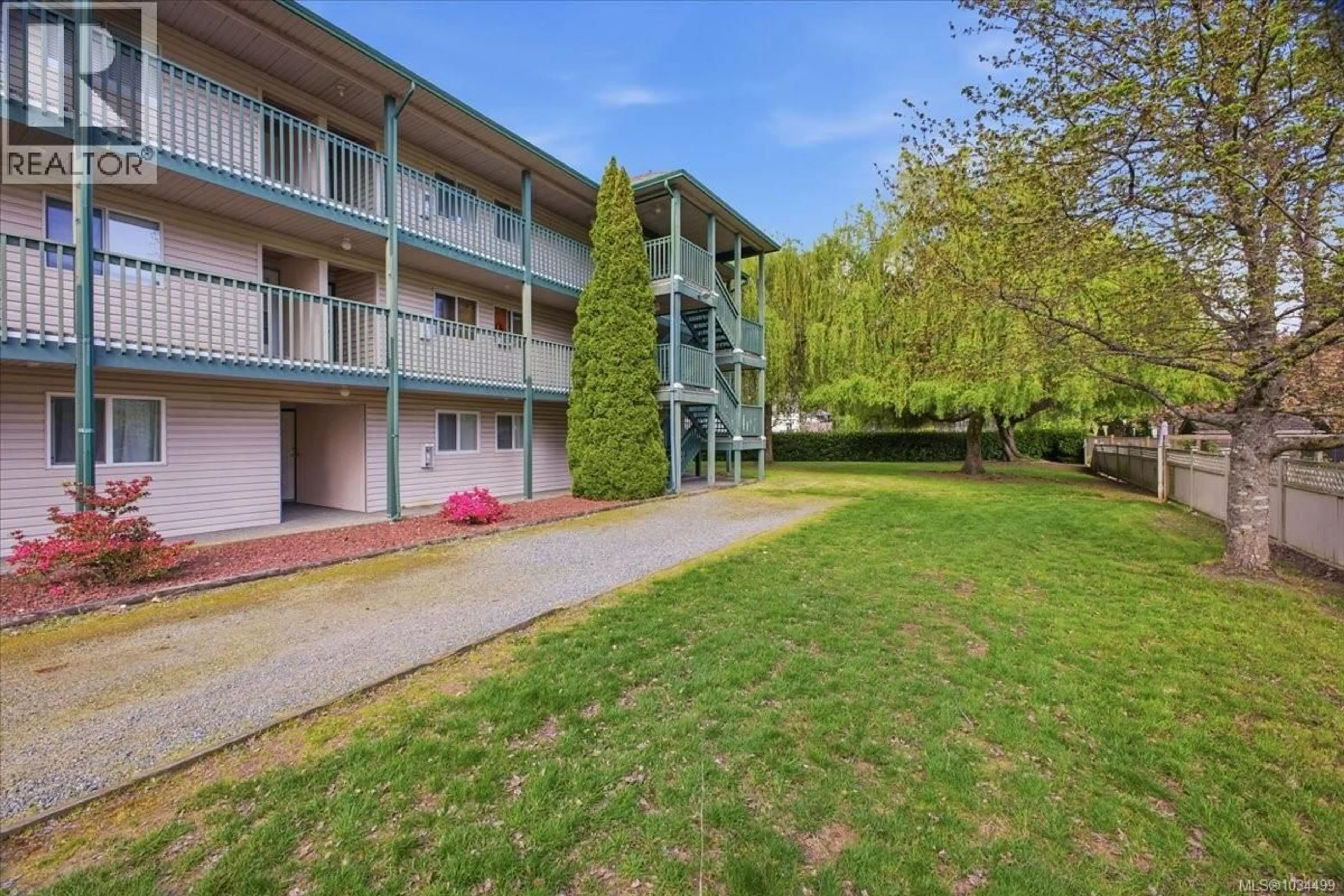 Patio, water/lake/river/ocean view for 208 - 1912 BOWEN ROAD, Nanaimo British Columbia V9S5S6