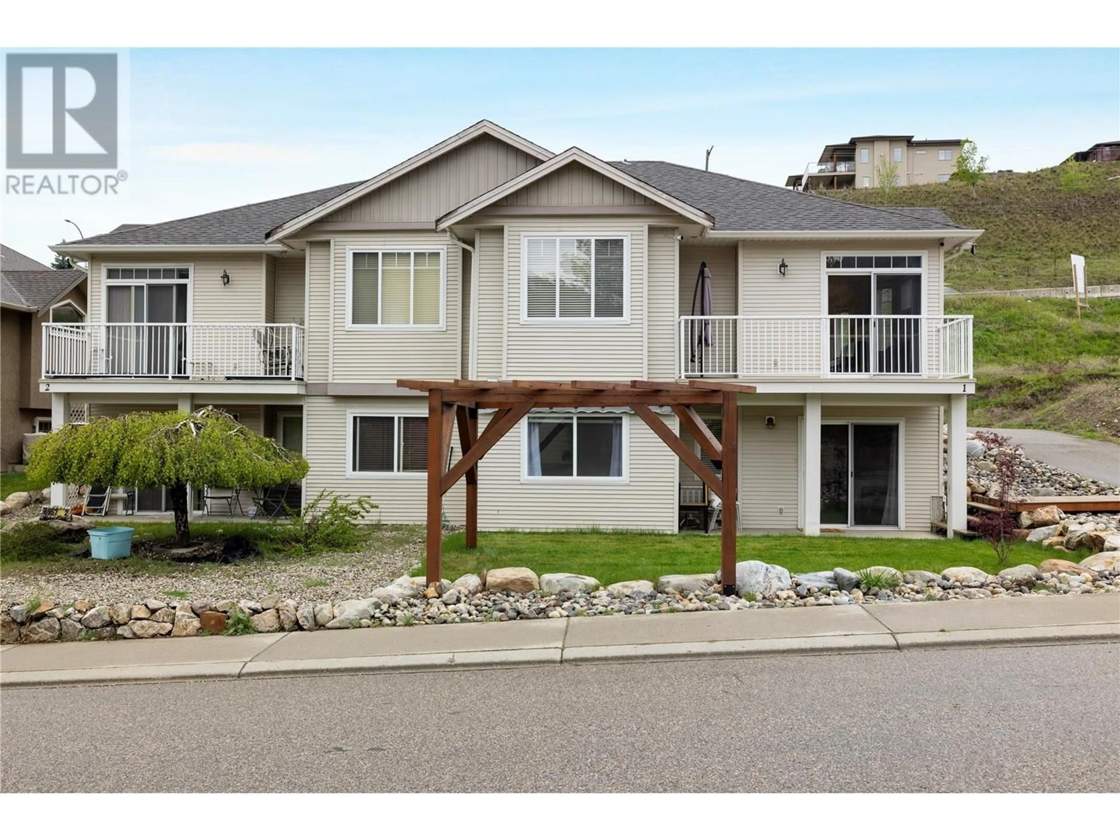 Home with vinyl exterior material, street for 1 - 6957 MANNING PLACE, Vernon British Columbia V1B2Y6