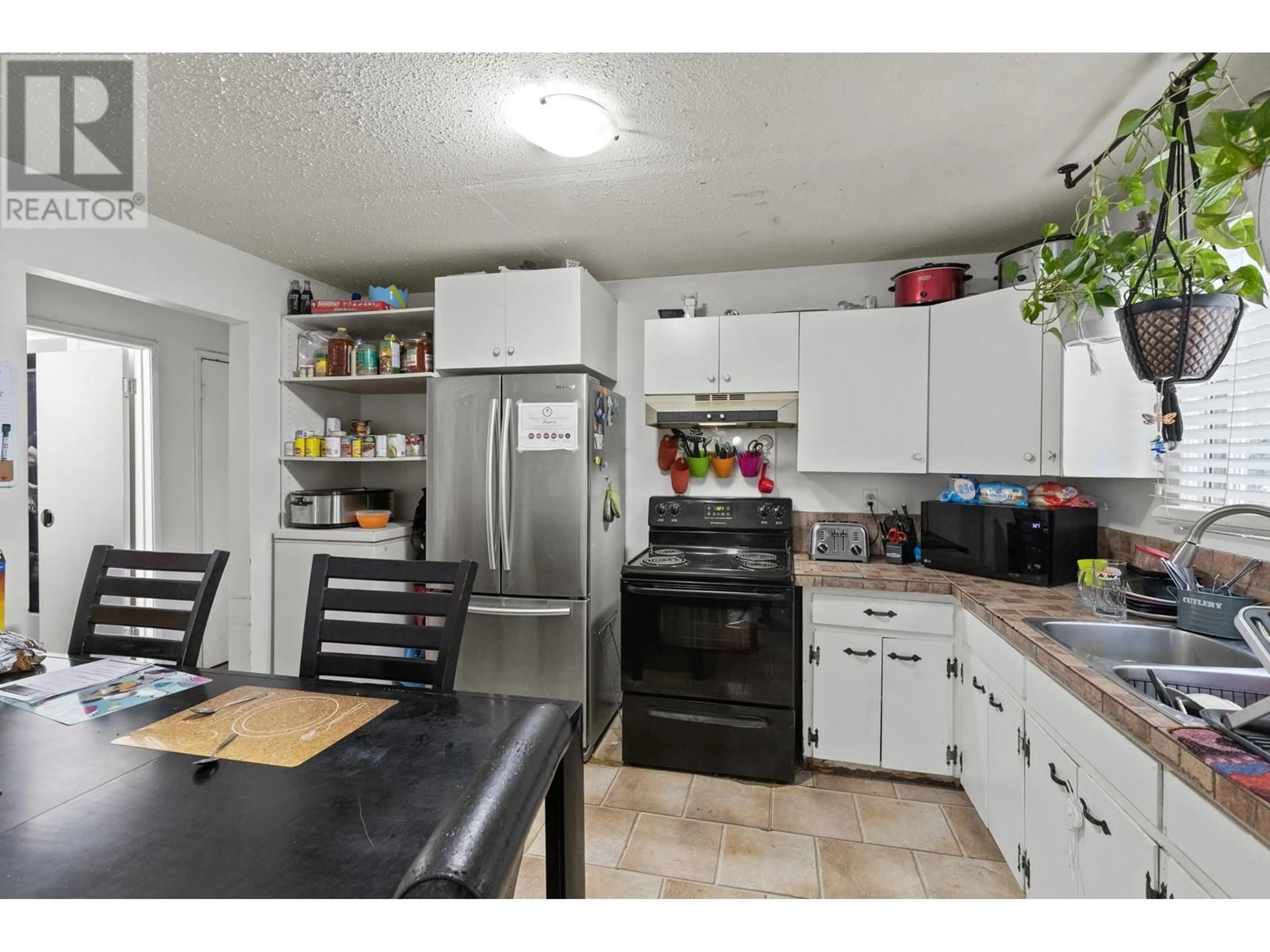 Standard kitchen, unknown for 490D HEIN ROAD, Kelowna British Columbia V1X4A3