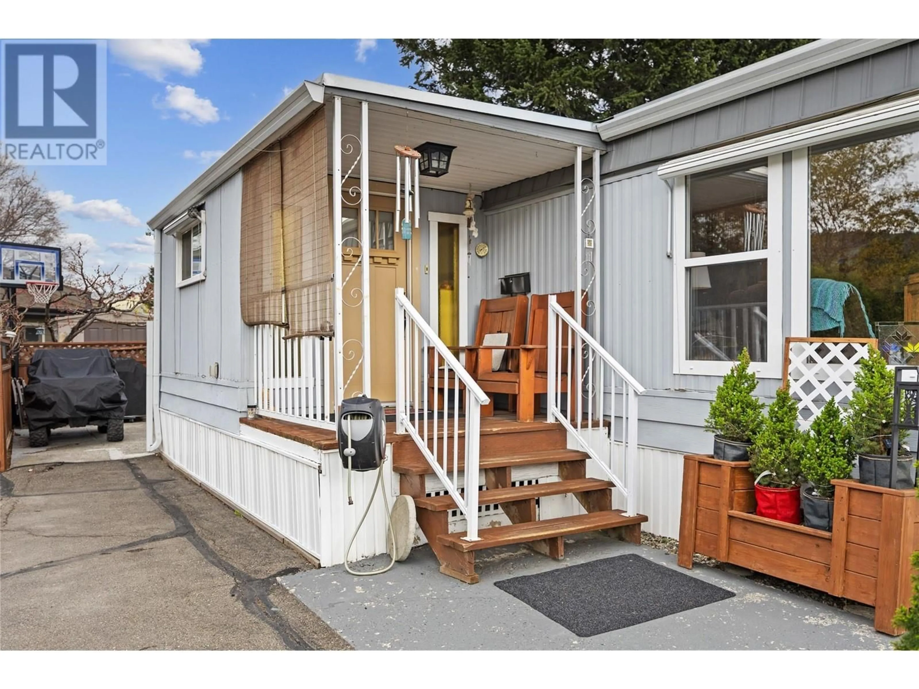 Home with vinyl exterior material, street for 239 - 2400 OAKDALE WAY, Kamloops British Columbia V2B6W7