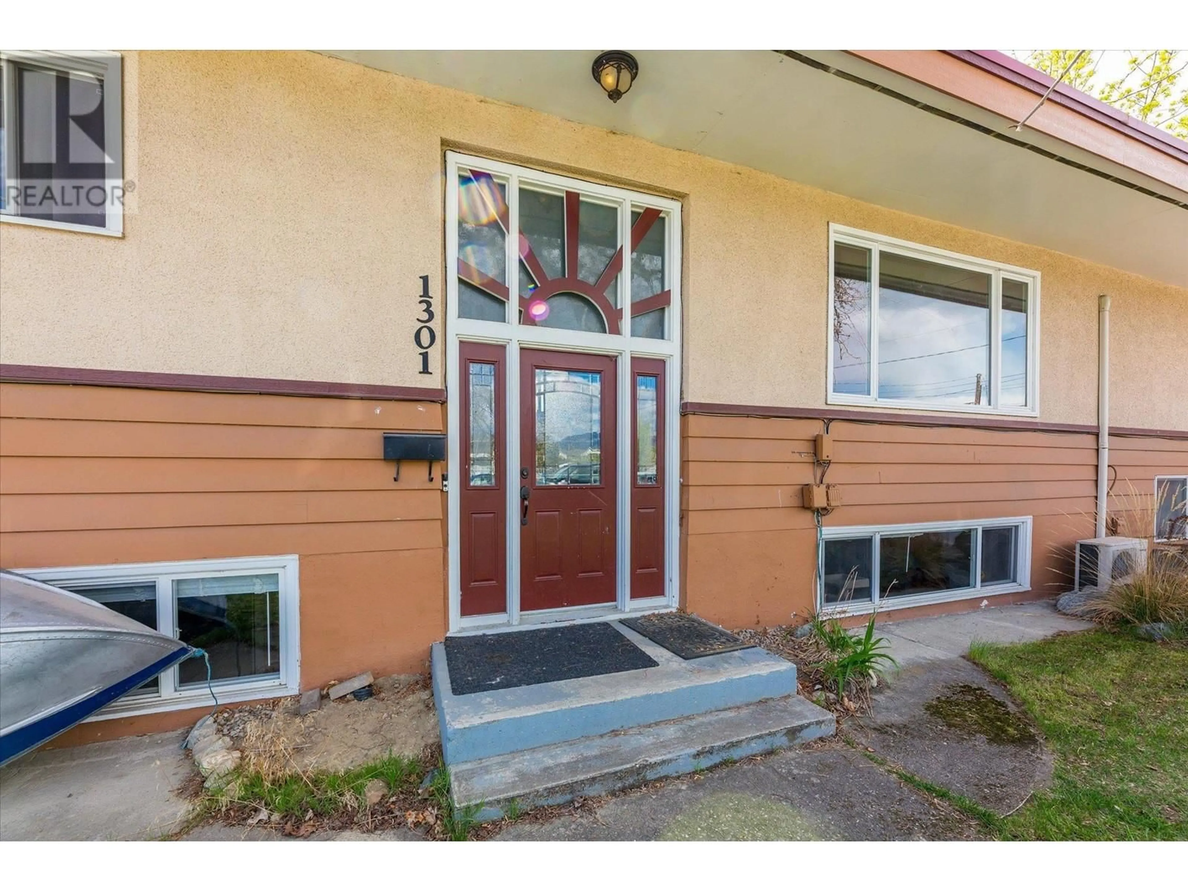 Indoor entryway for 1301 MCBRIDE ROAD, Kelowna British Columbia V1Y4A5