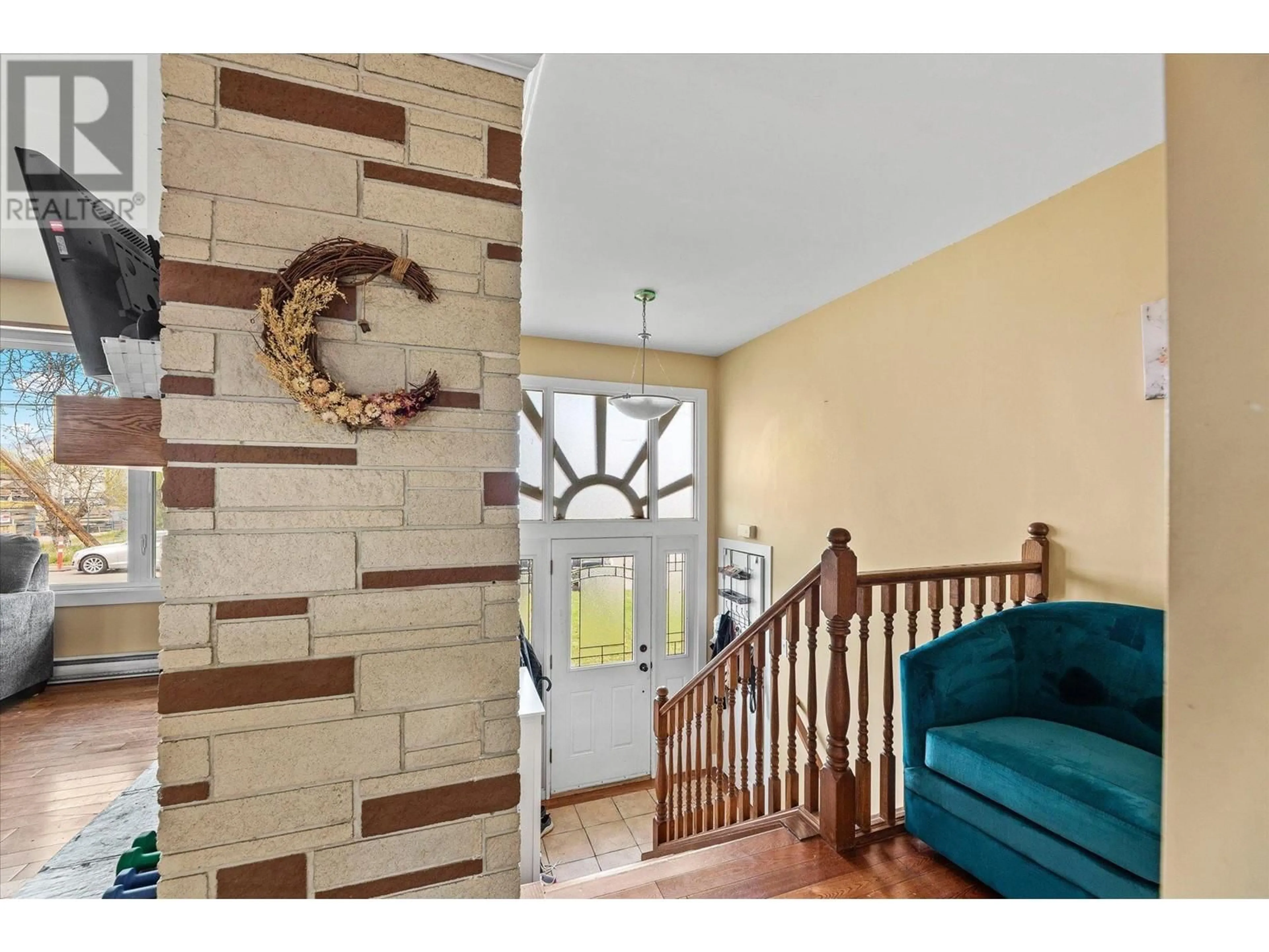 Indoor entryway for 1301 MCBRIDE ROAD, Kelowna British Columbia V1Y4A5