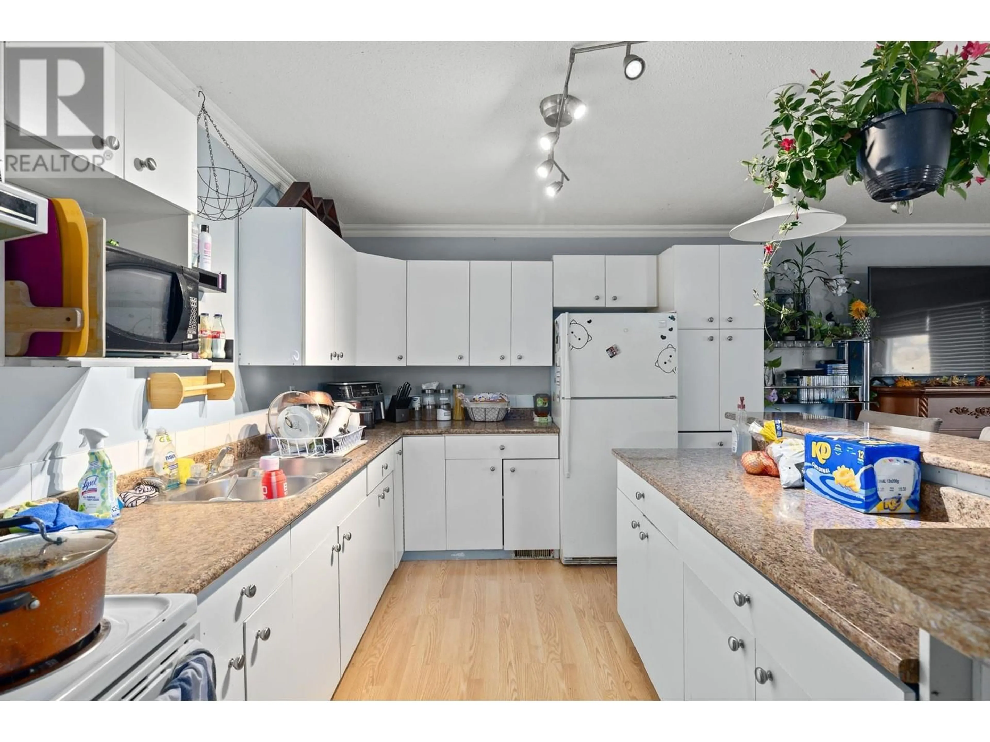 Standard kitchen, unknown for 490B HEIN ROAD, Kelowna British Columbia V1X4A3