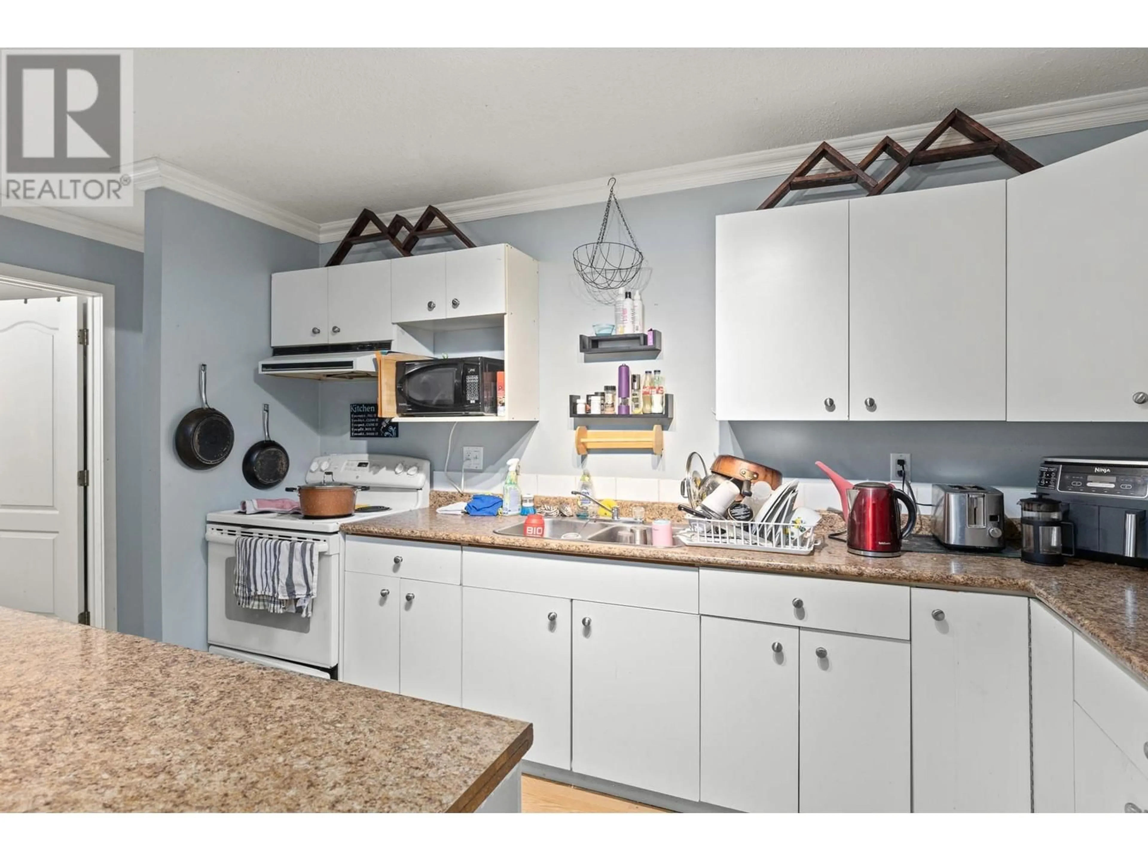 Standard kitchen, unknown for 490B HEIN ROAD, Kelowna British Columbia V1X4A3