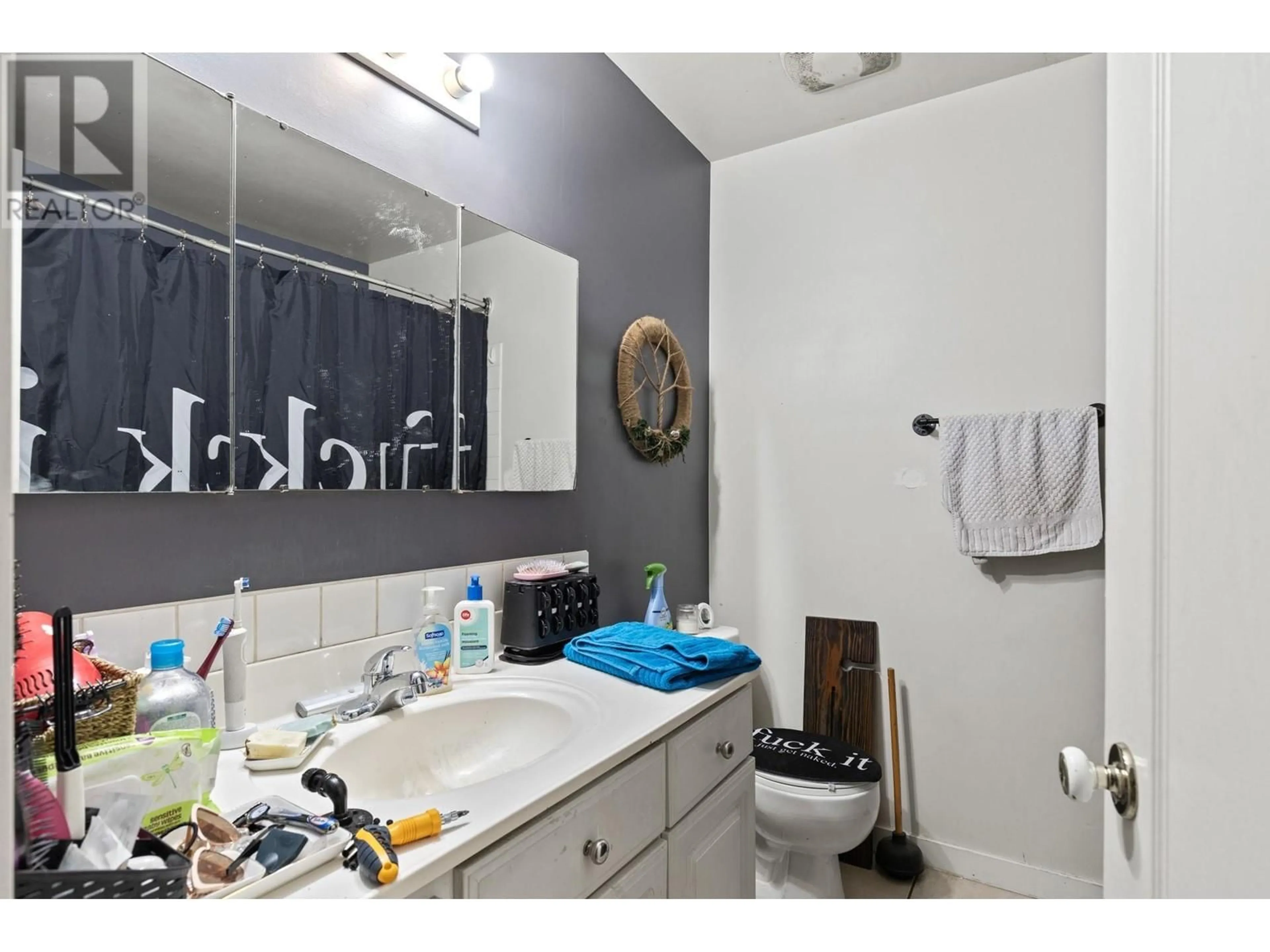 Standard bathroom, unknown for 490B HEIN ROAD, Kelowna British Columbia V1X4A3