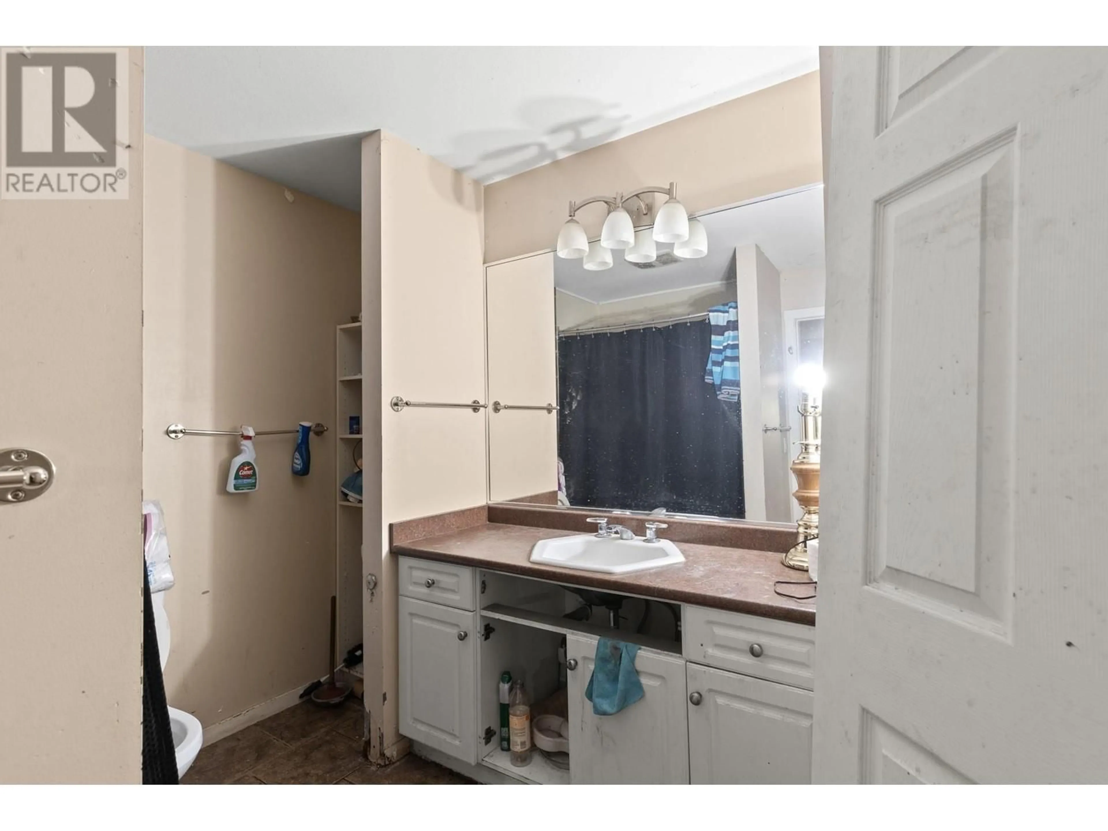 Standard bathroom, unknown for 490C HEIN ROAD, Kelowna British Columbia V1X4A3