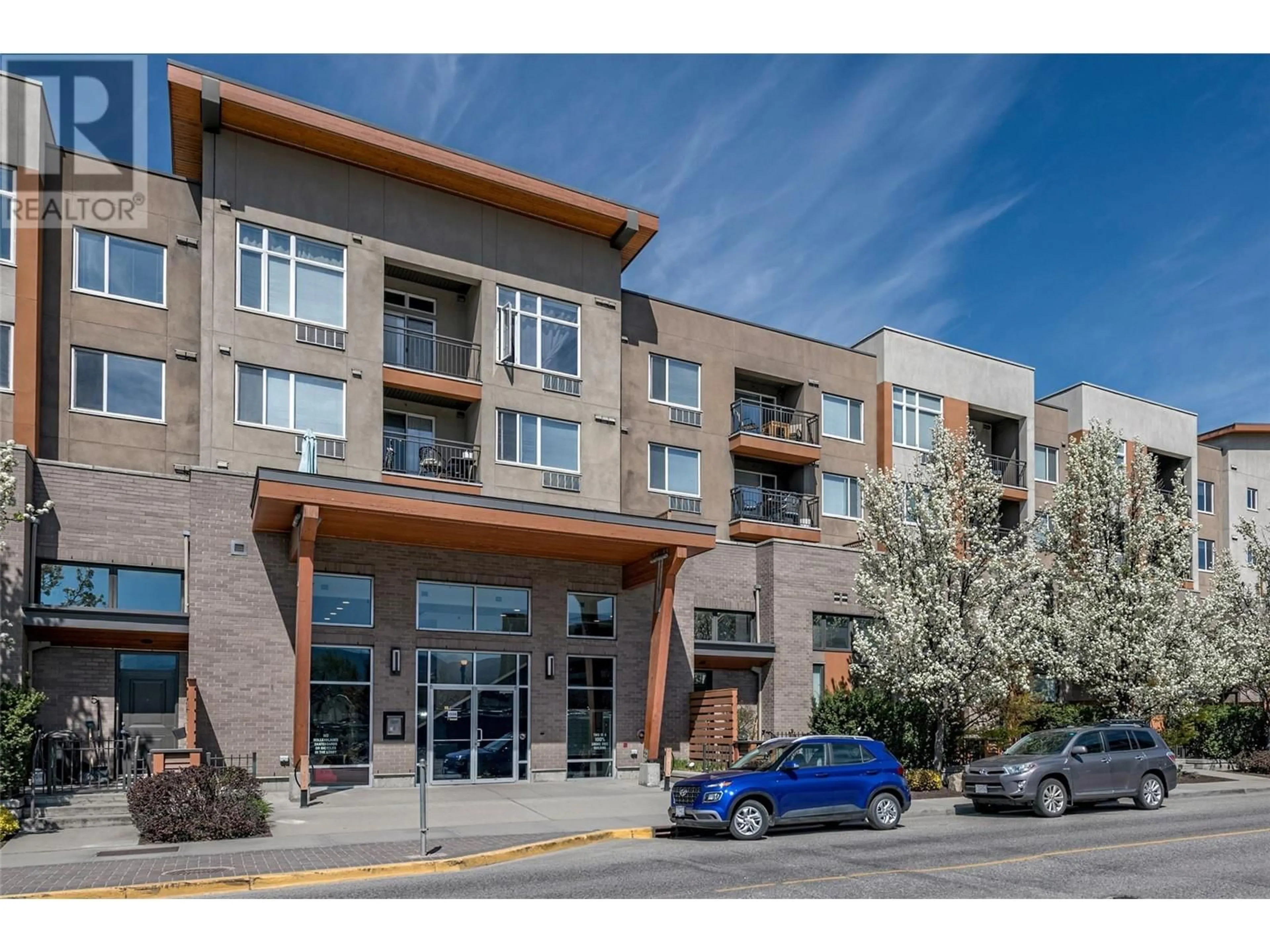 Indoor foyer for 417 - 1550 DICKSON AVENUE, Kelowna British Columbia V1Y9Y8
