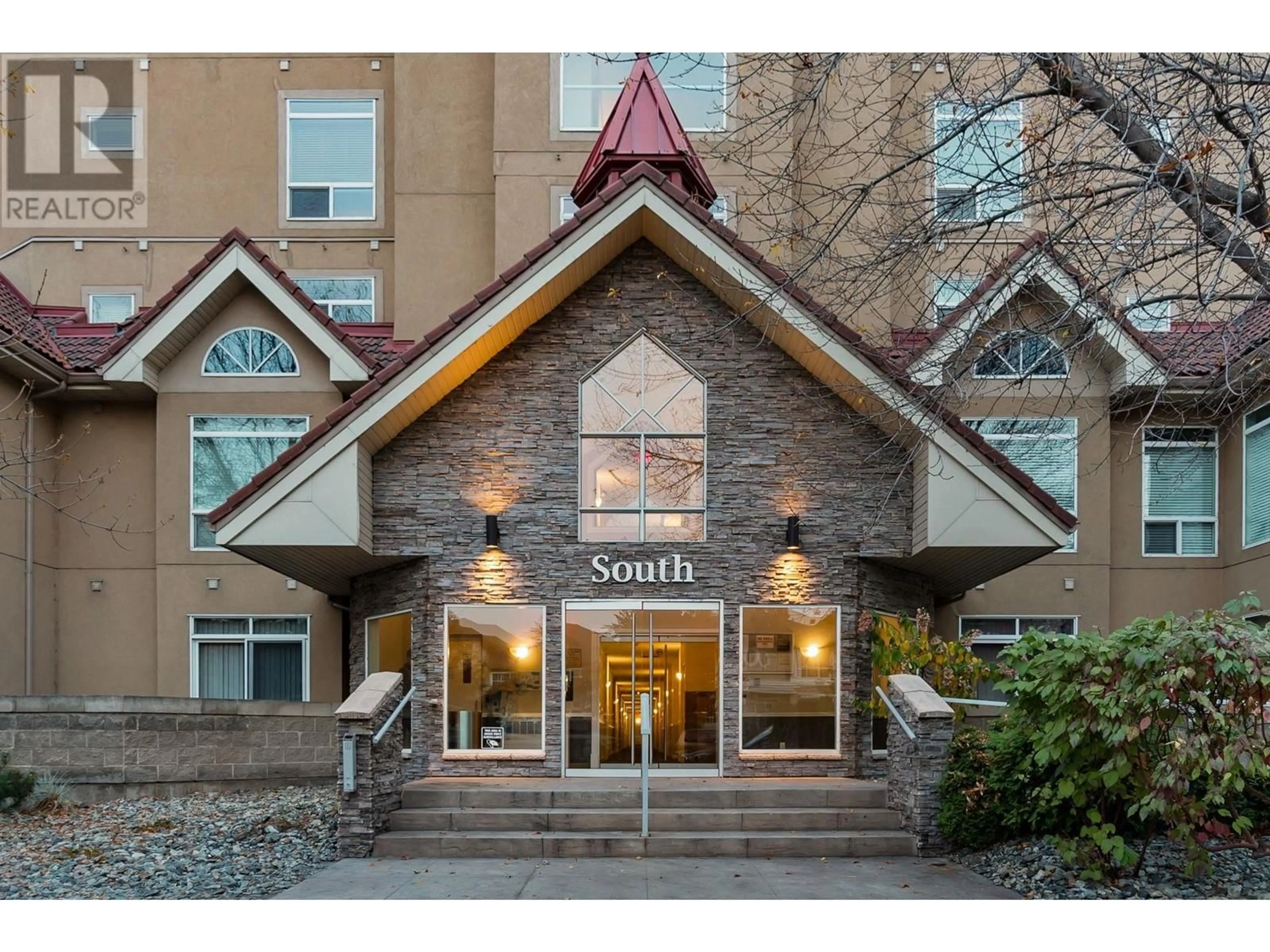 Indoor foyer for 442 - 1088 SUNSET DRIVE, Kelowna British Columbia V1Y9W1