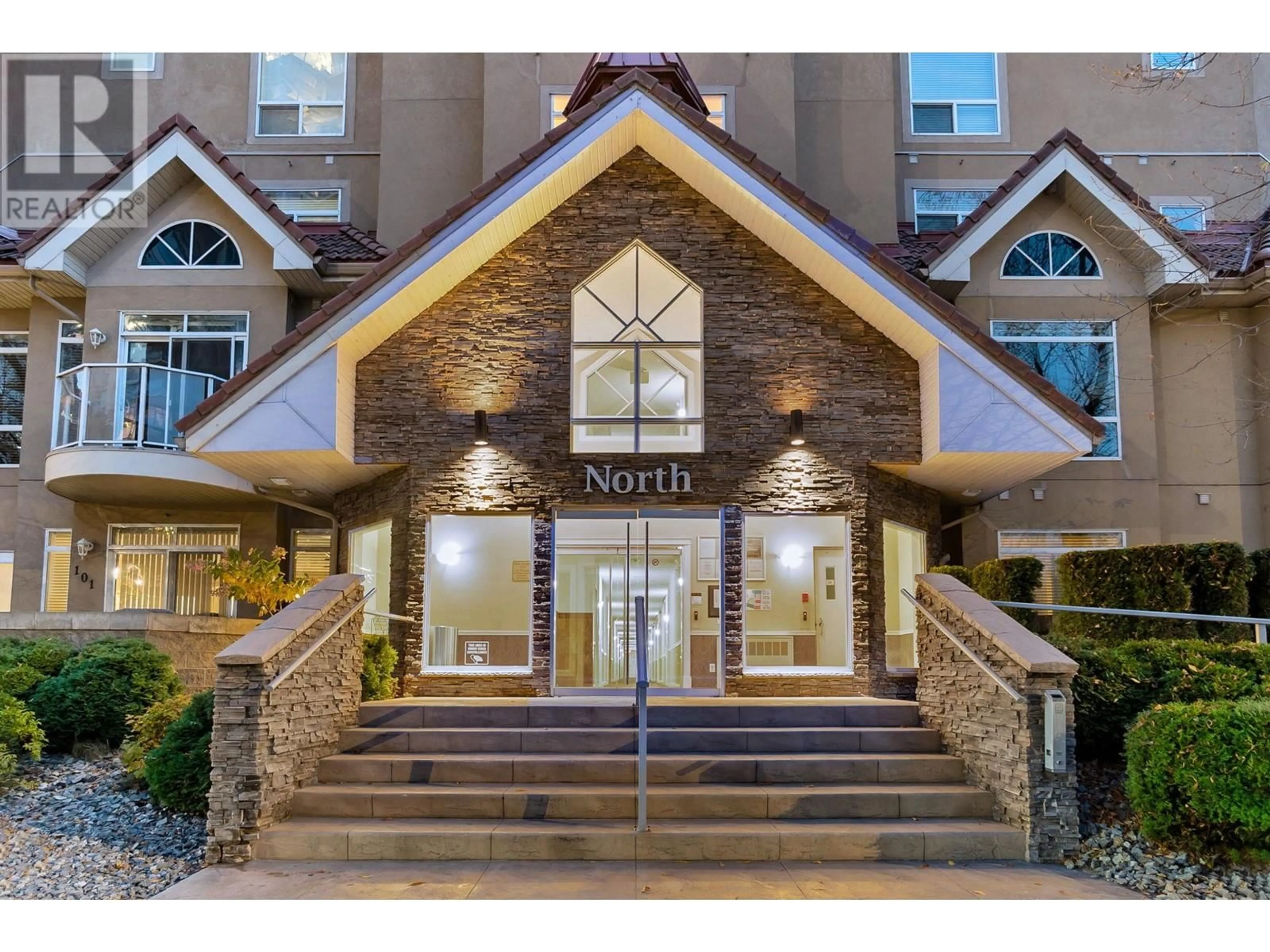Indoor foyer for 442 - 1088 SUNSET DRIVE, Kelowna British Columbia V1Y9W1