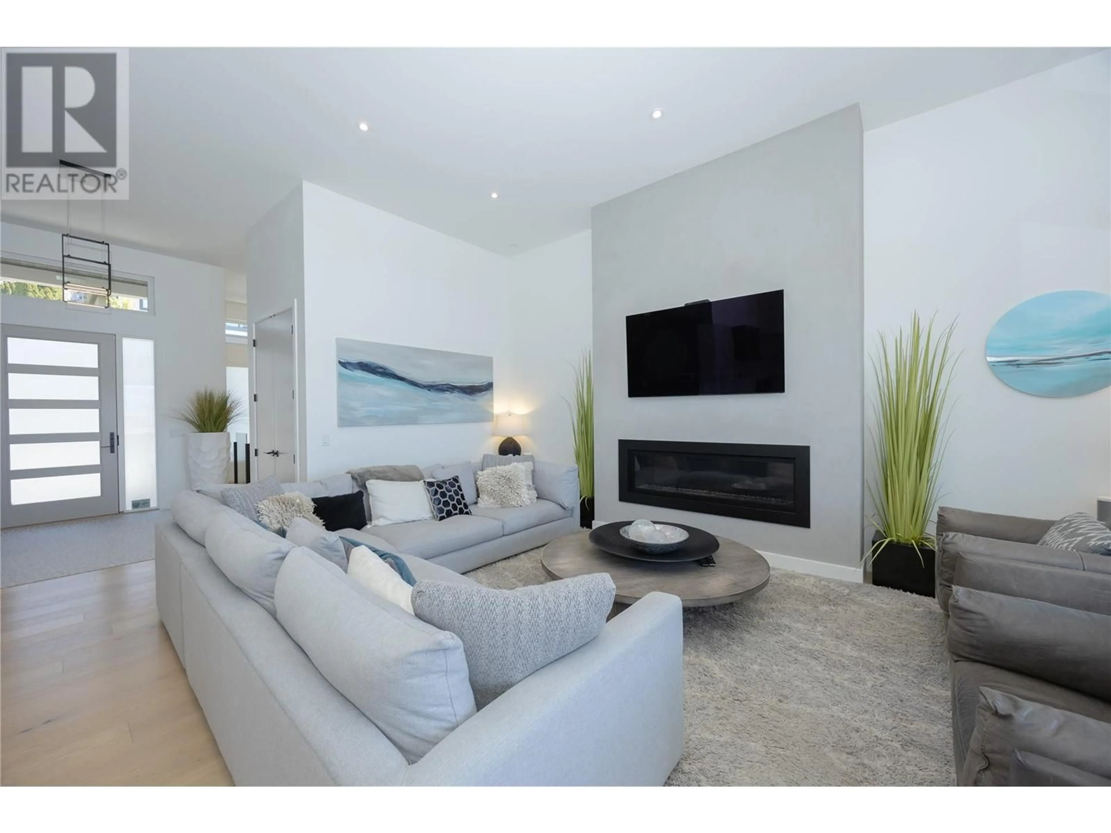 Living room with furniture, unknown for 392 STELLAR DRIVE, Kelowna British Columbia V1W4K4