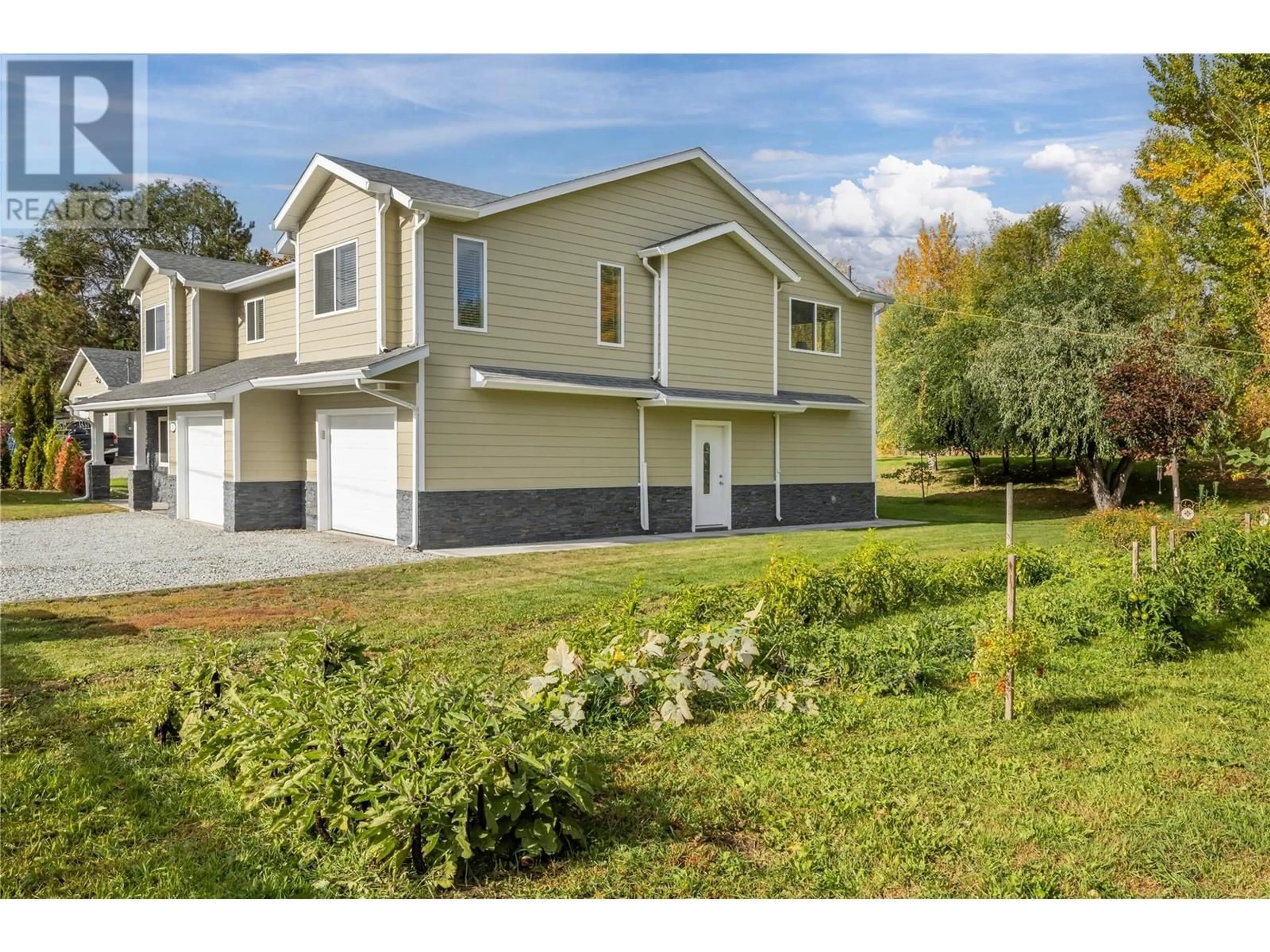 Home with vinyl exterior material, unknown for 2058 PARSONS ROAD, Kelowna British Columbia V1W2X1