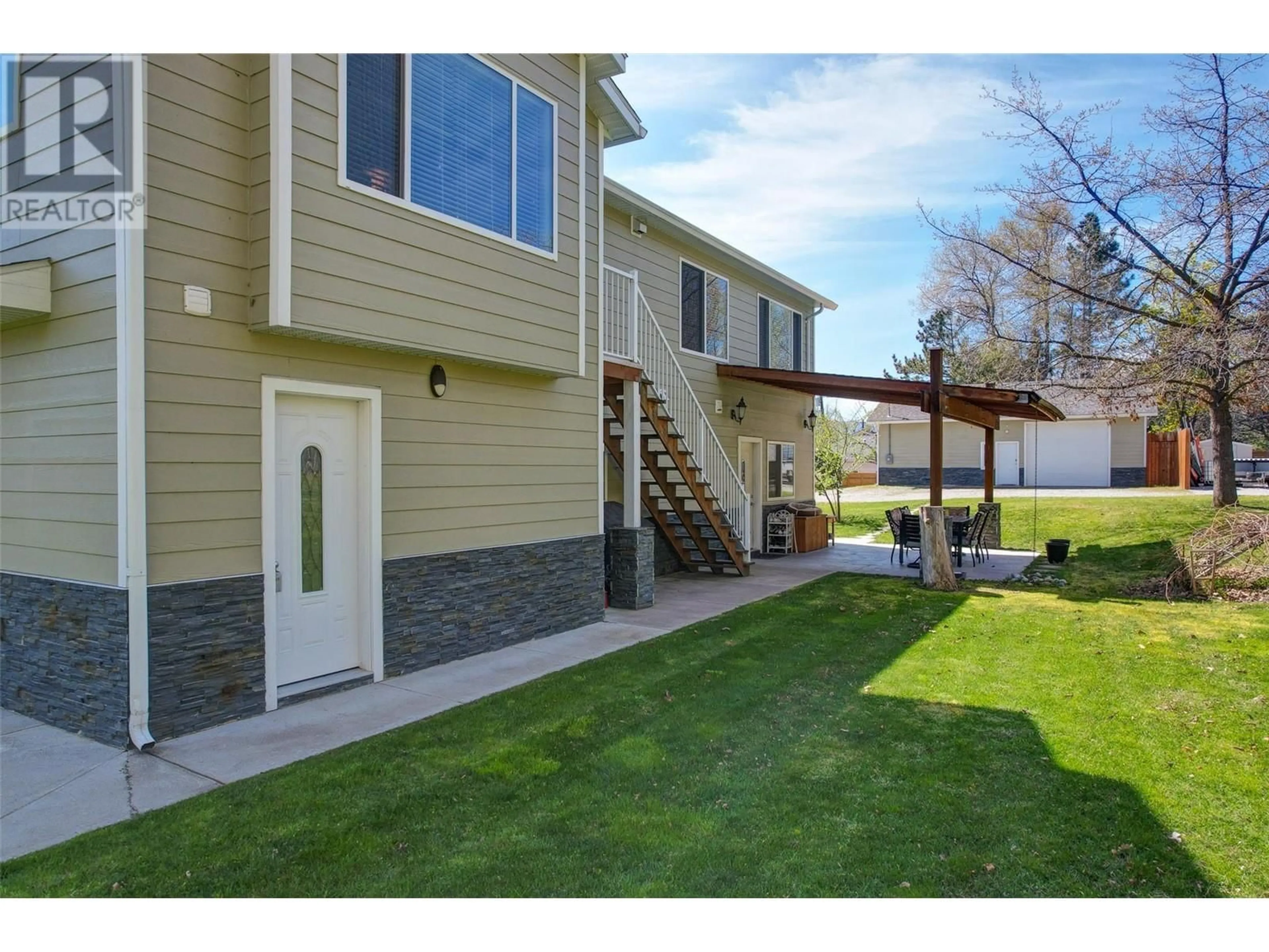 Home with vinyl exterior material, street for 2058 PARSONS ROAD, Kelowna British Columbia V1W2X1