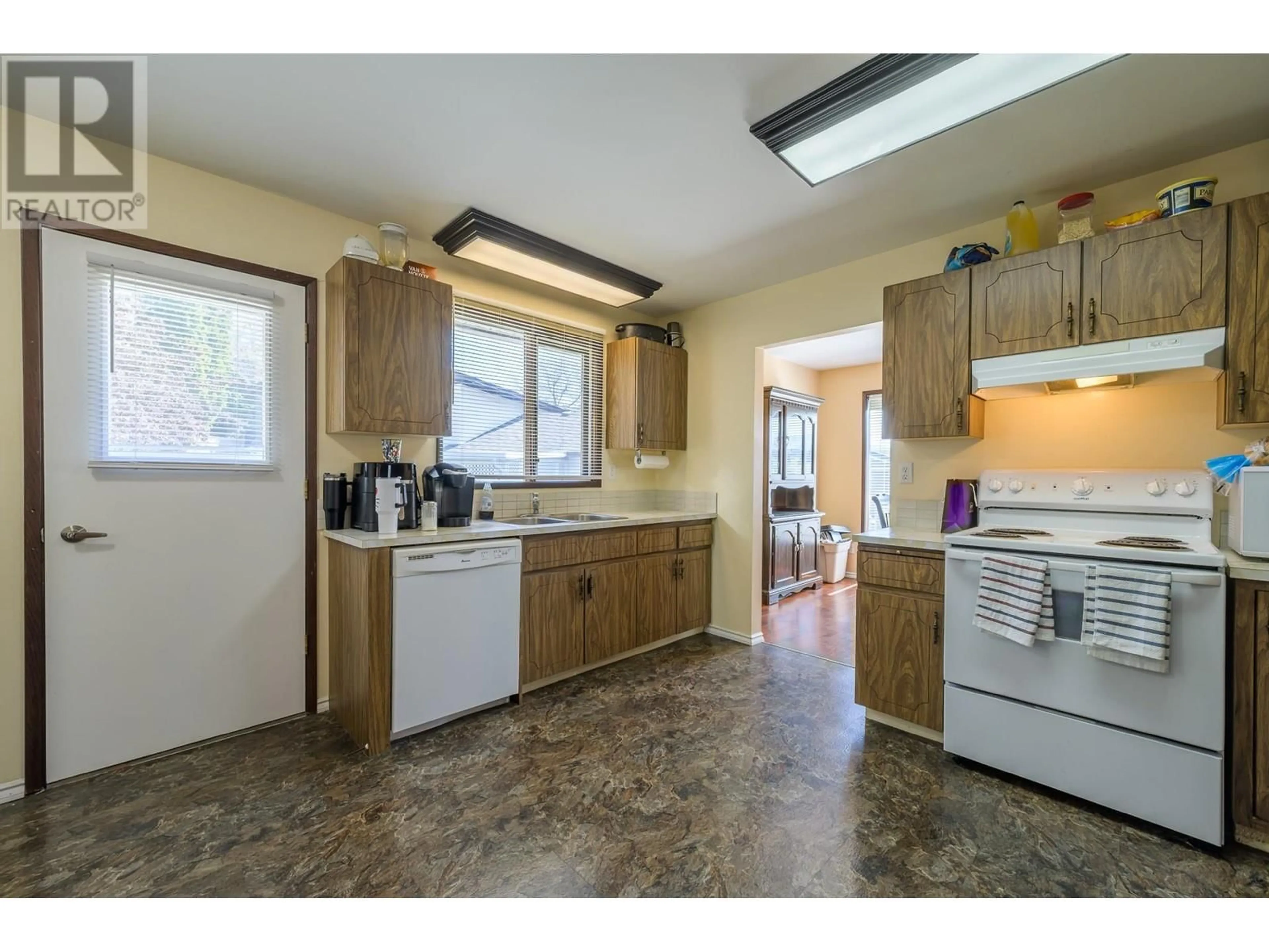 Standard kitchen, unknown for 1757 LEIGHTON PLACE, Kamloops British Columbia V2B7P1