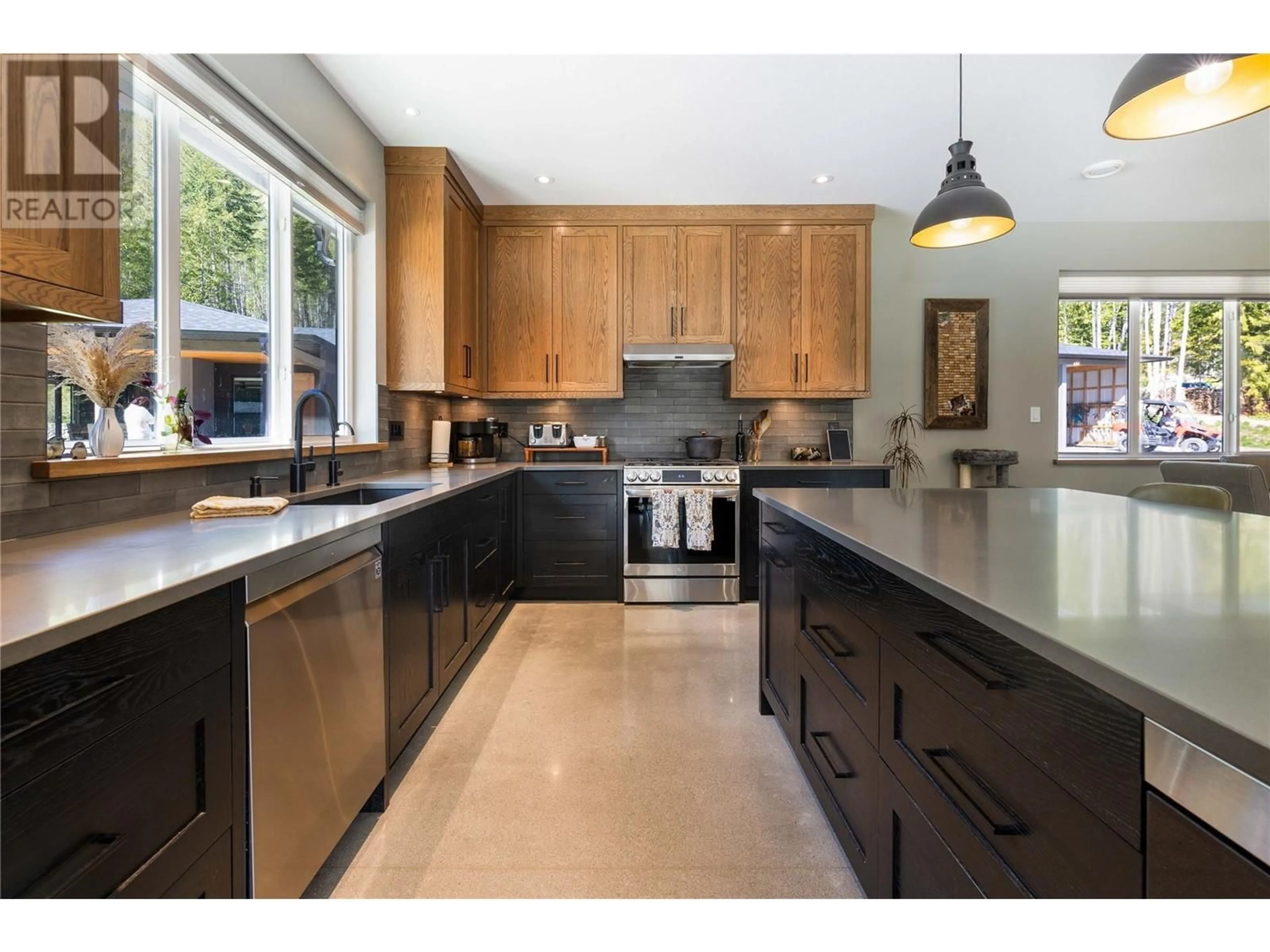 Open concept kitchen, unknown for 6400 1 AVENUE NORTHWEST, Salmon Arm British Columbia V1E3B2