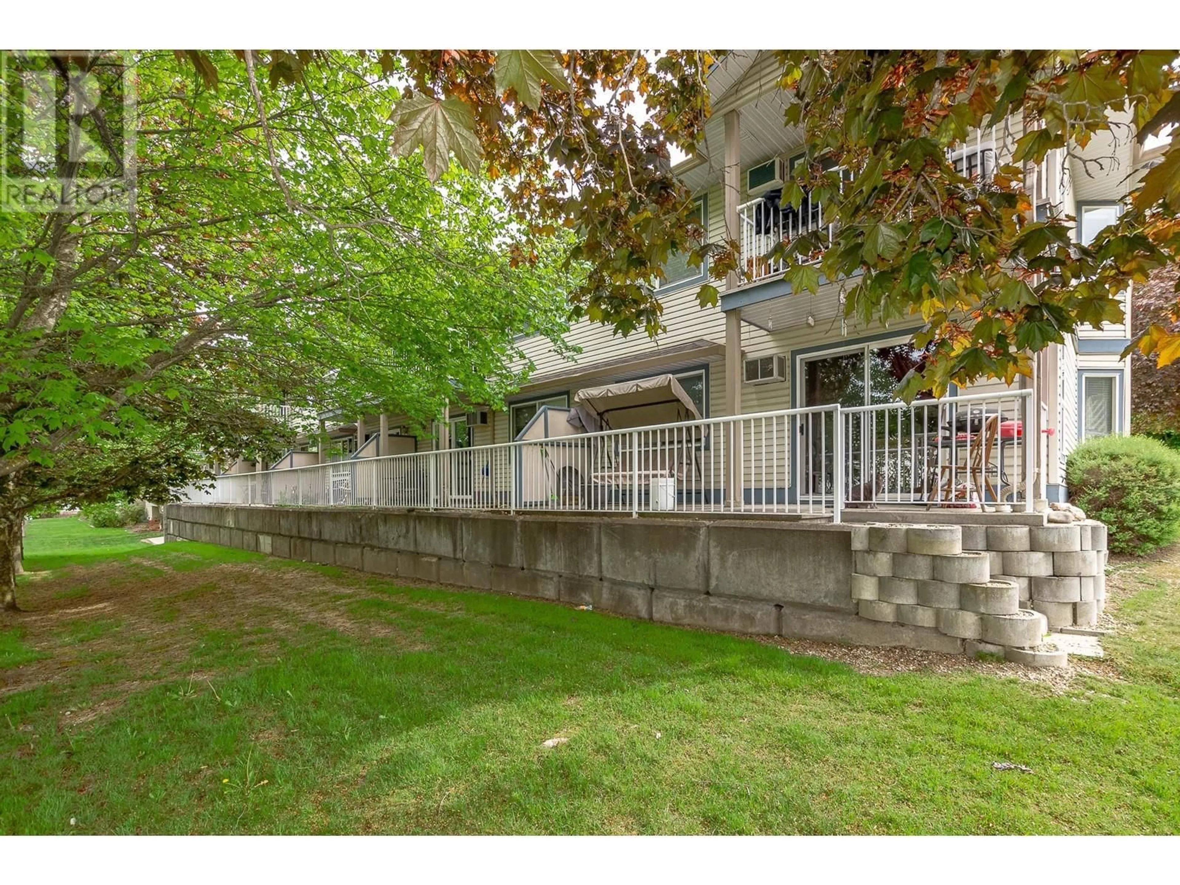 Patio, street for 115 - 831 2 STREET SOUTHEAST, Salmon Arm British Columbia V1E1S6