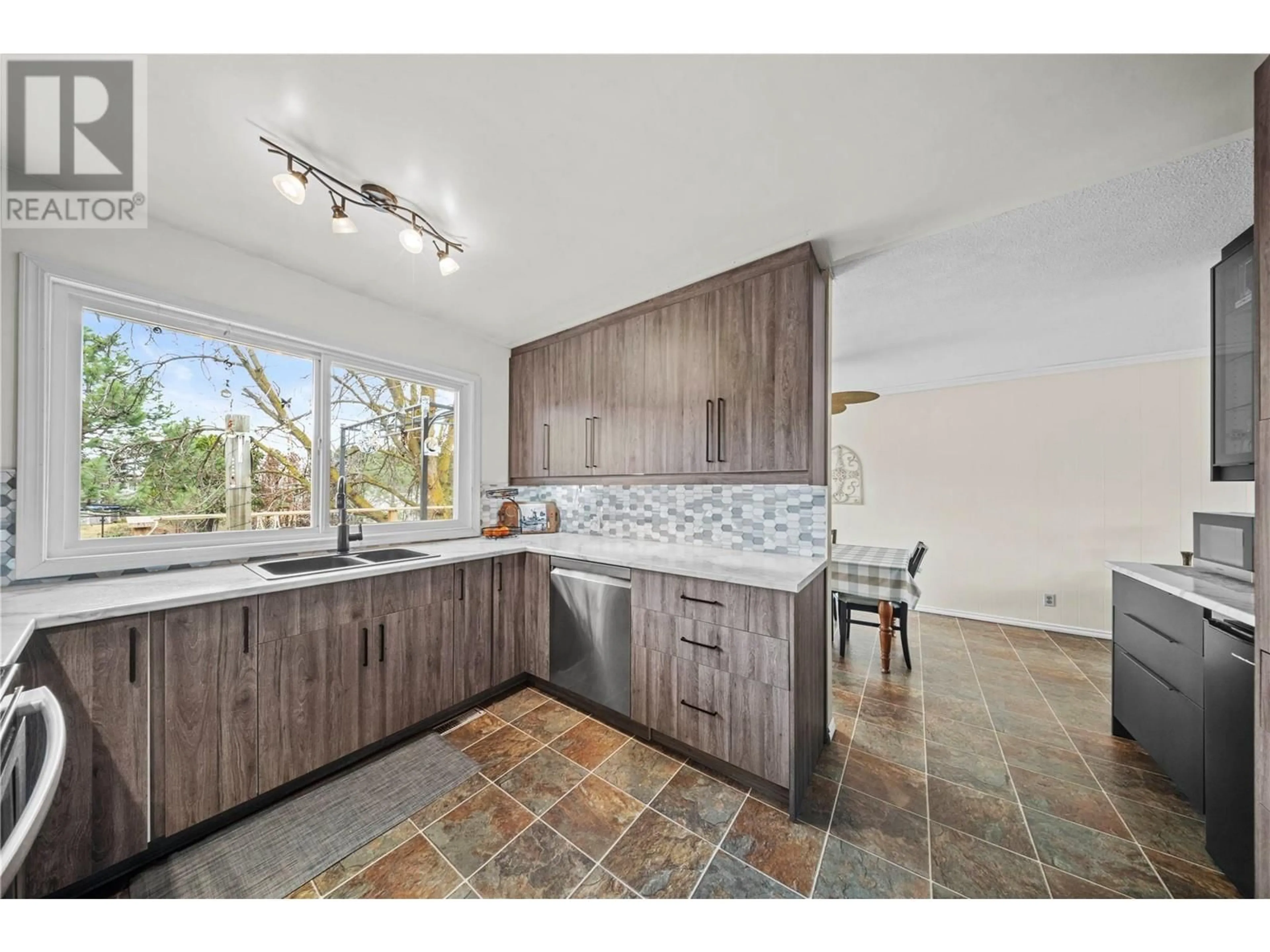 Unknown for 353 REIGHMOUNT DRIVE, Kamloops British Columbia V2H1M2