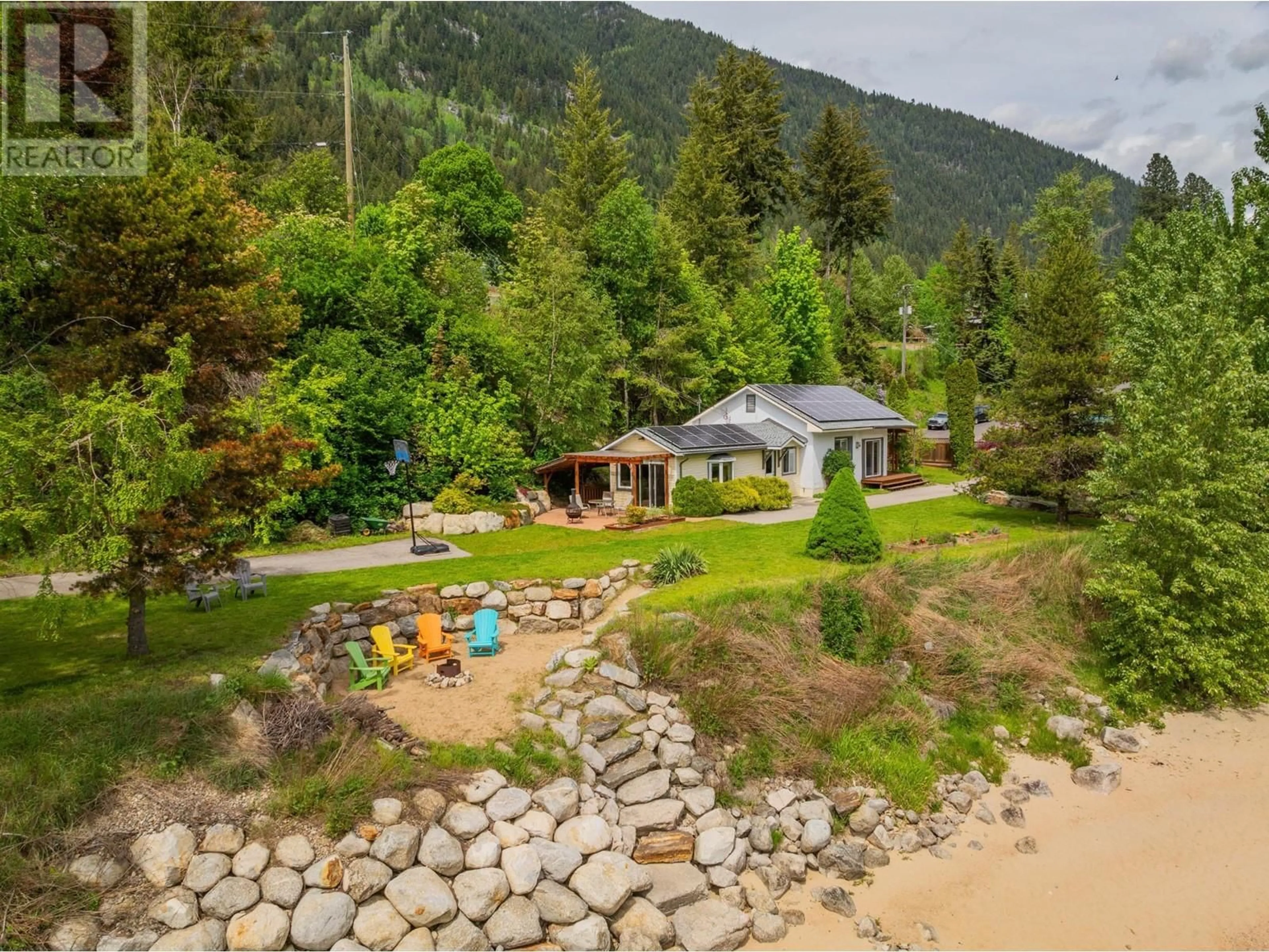 A pic from outside/outdoor area/front of a property/back of a property/a pic from drone, water/lake/river/ocean view for 606 JORGENSEN ROAD, Nelson British Columbia V1L6M6