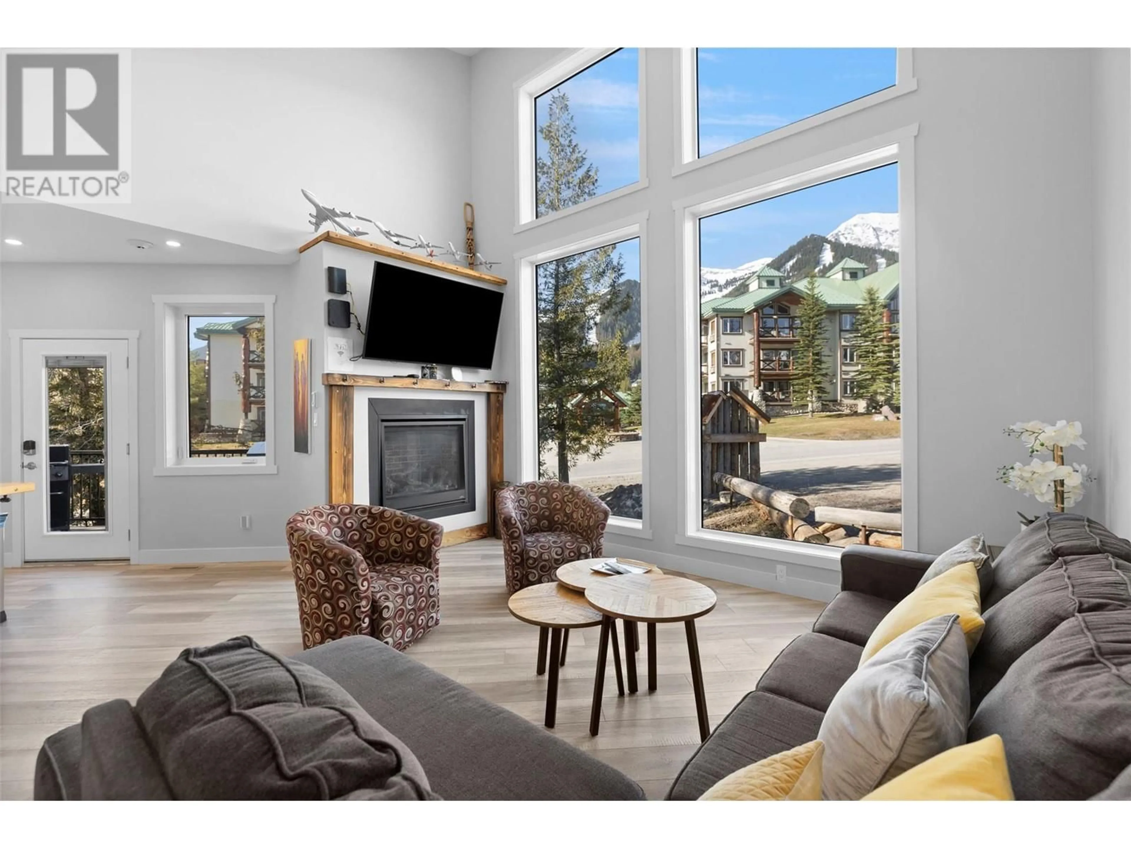 Living room with furniture, unknown for 5339 HIGHLINE DRIVE, Fernie British Columbia V0B1M5