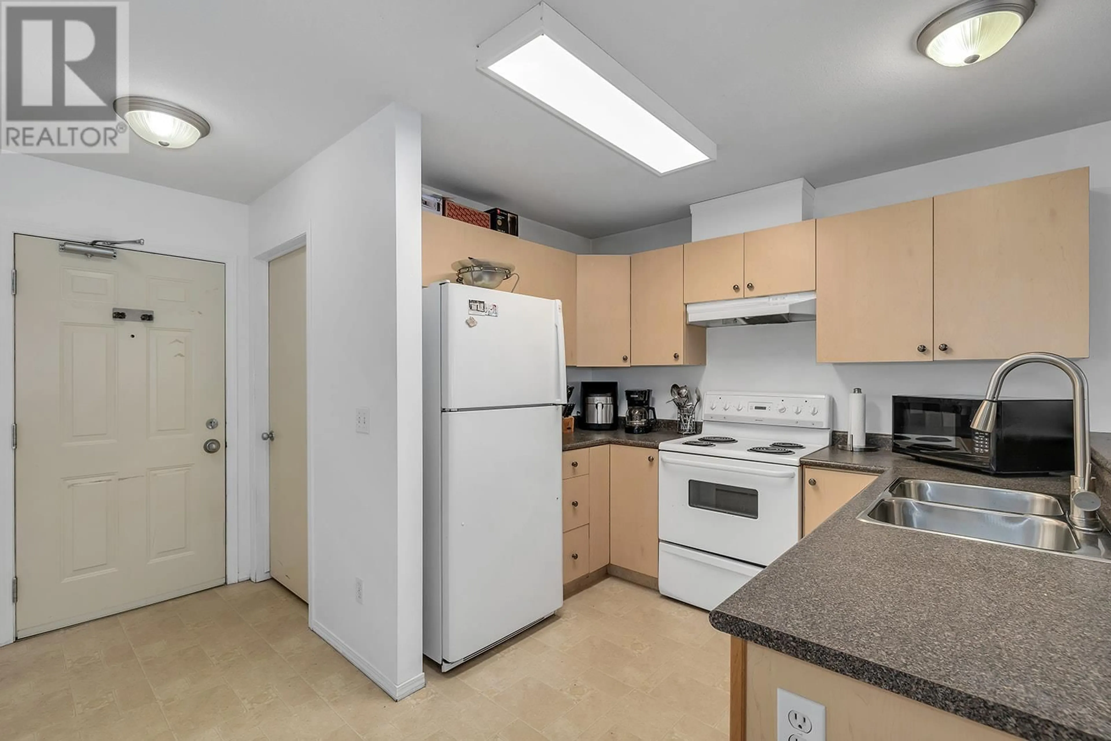 Standard kitchen, unknown for 101 - 2733 RIFFINGTON PLACE, West Kelowna British Columbia V1Z3L1