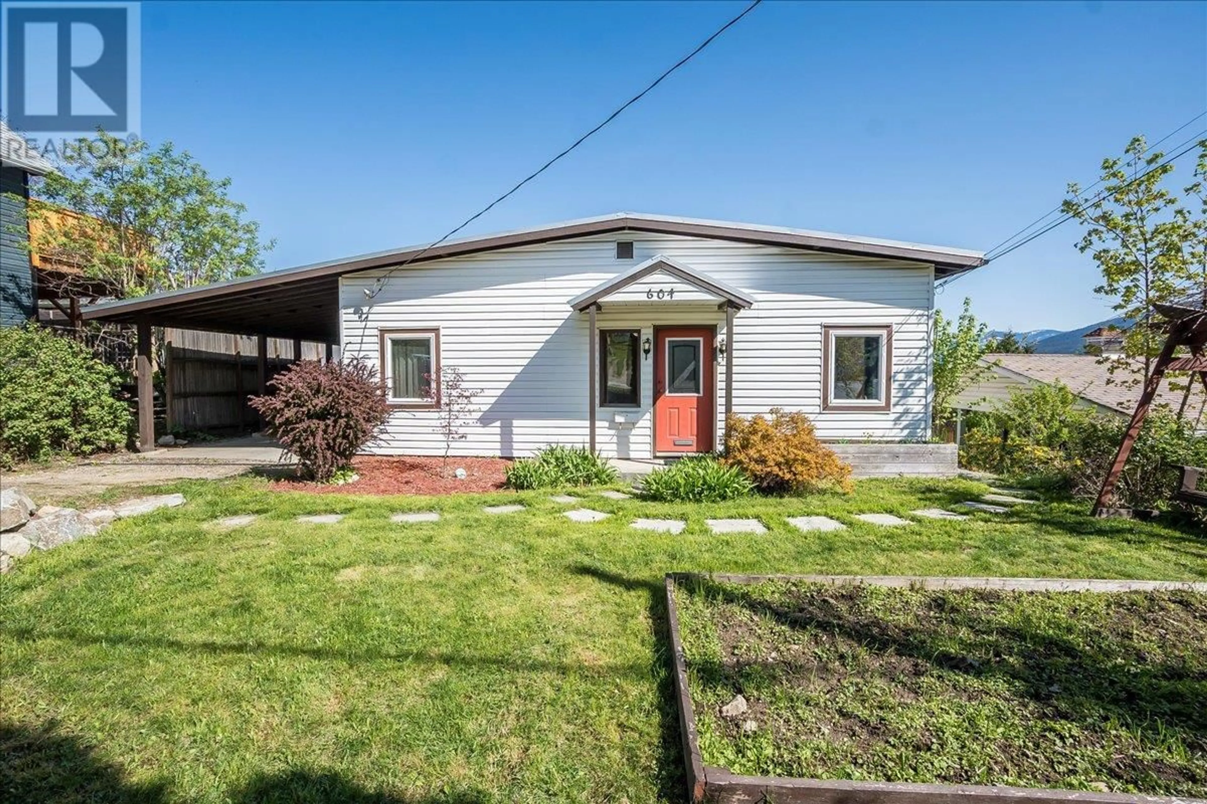Home with vinyl exterior material, street for 604 WASSON STREET, Nelson British Columbia V1L3G7