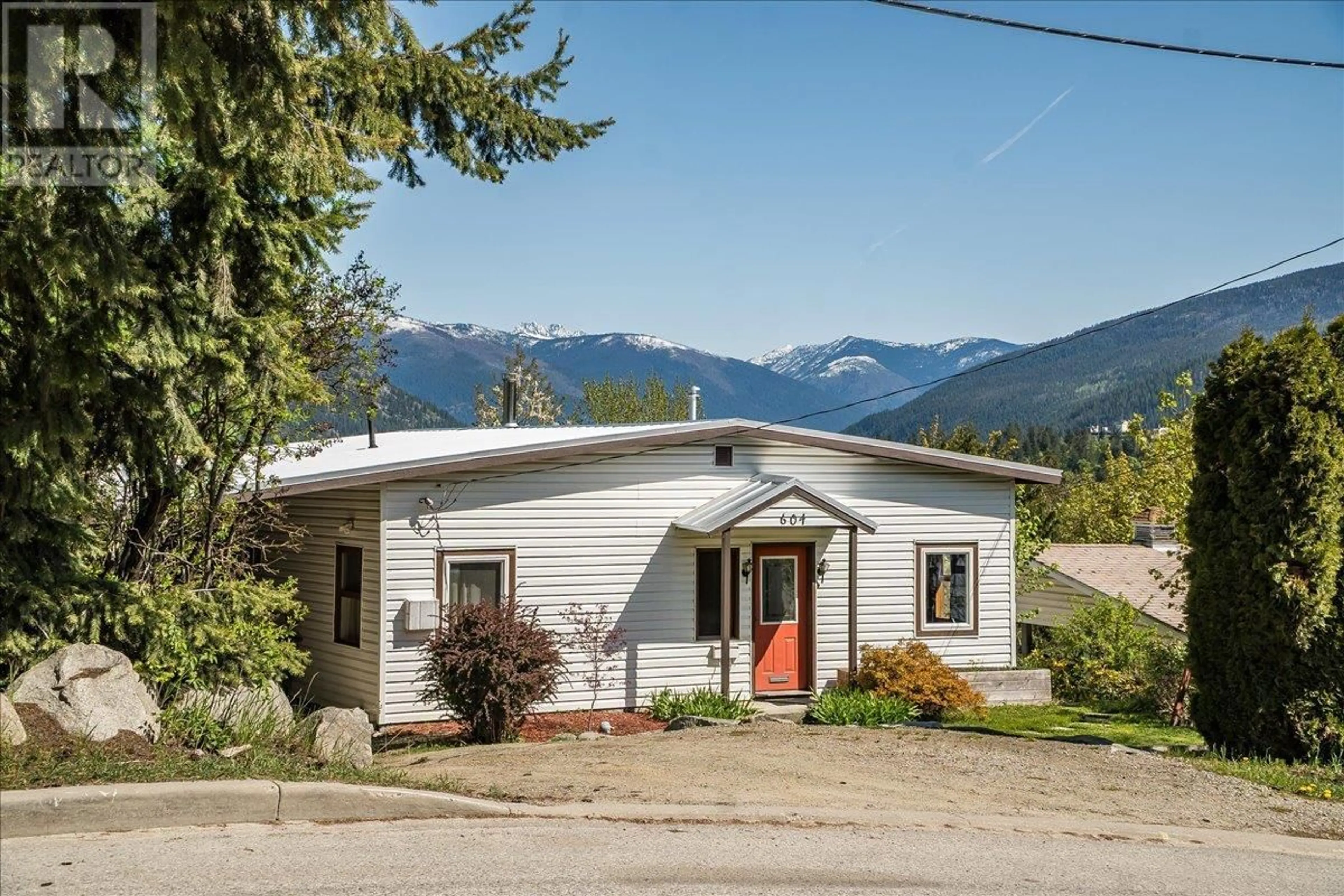 Home with vinyl exterior material, mountain view for 604 WASSON STREET, Nelson British Columbia V1L3G7