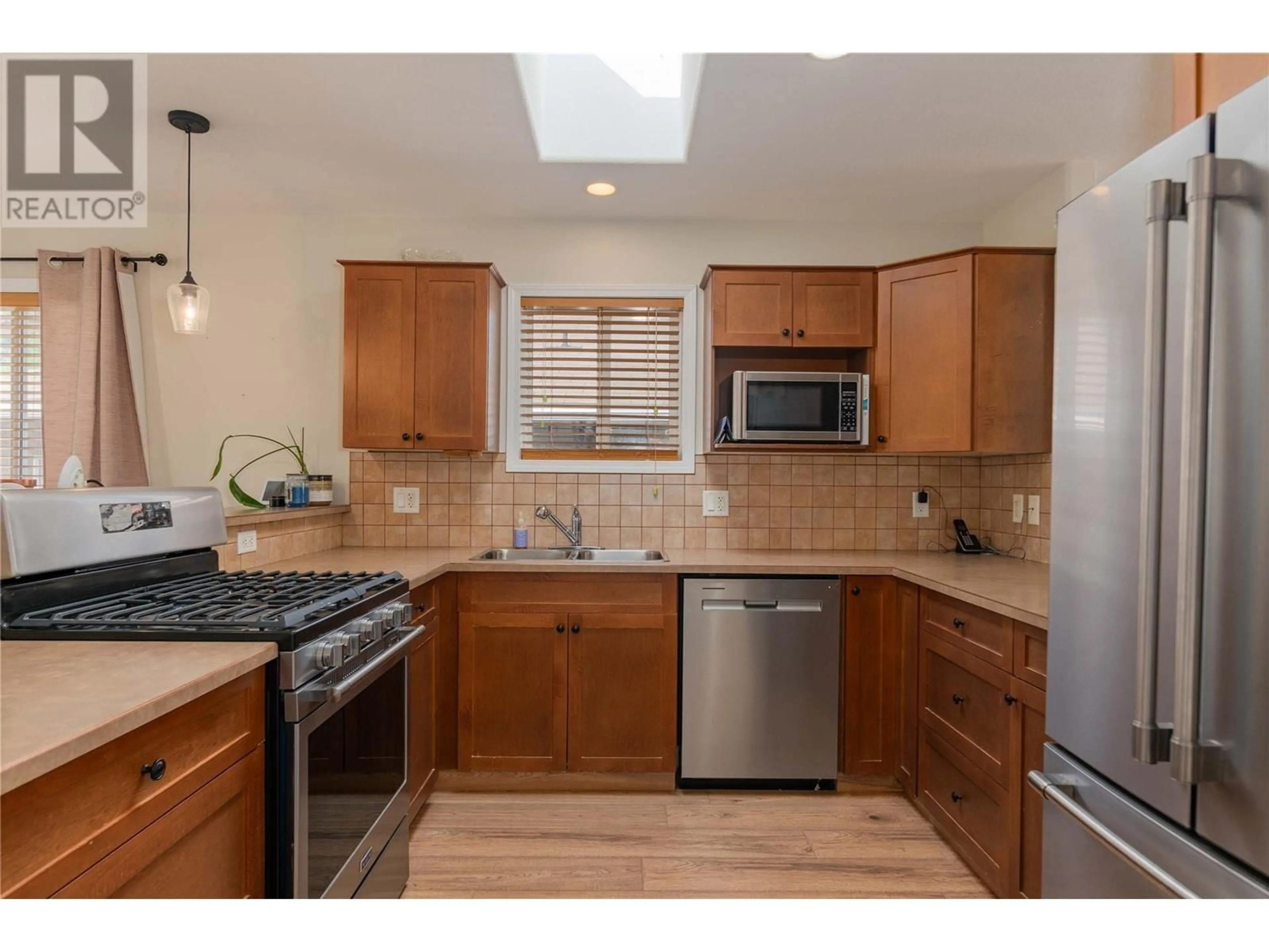 Standard kitchen, ceramic/tile floor for 7350 CREMA DRIVE, Trail British Columbia V1R4X6