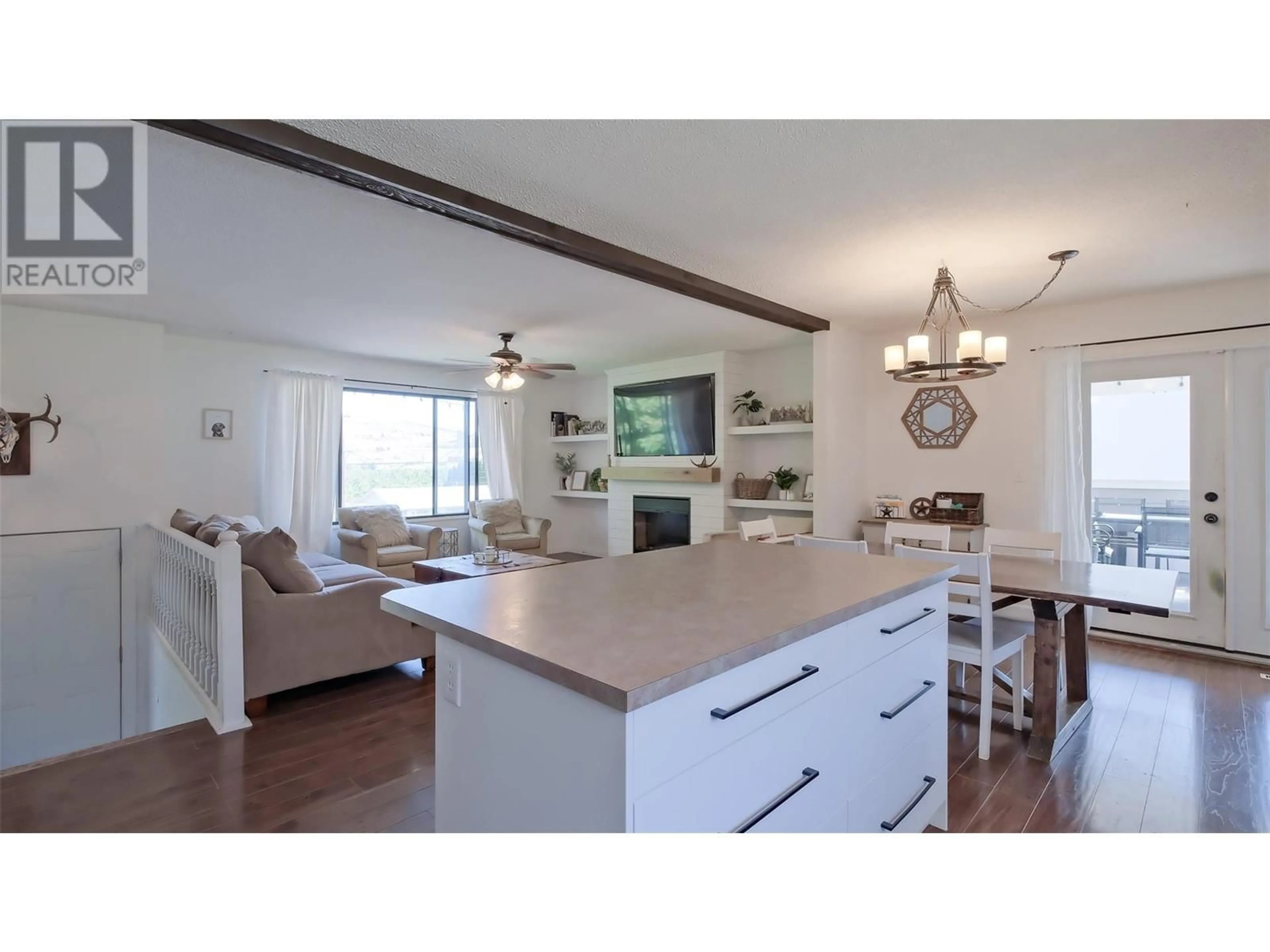 Open concept kitchen, unknown for 2214 LYNRICK ROAD, Kelowna British Columbia V1P1G4