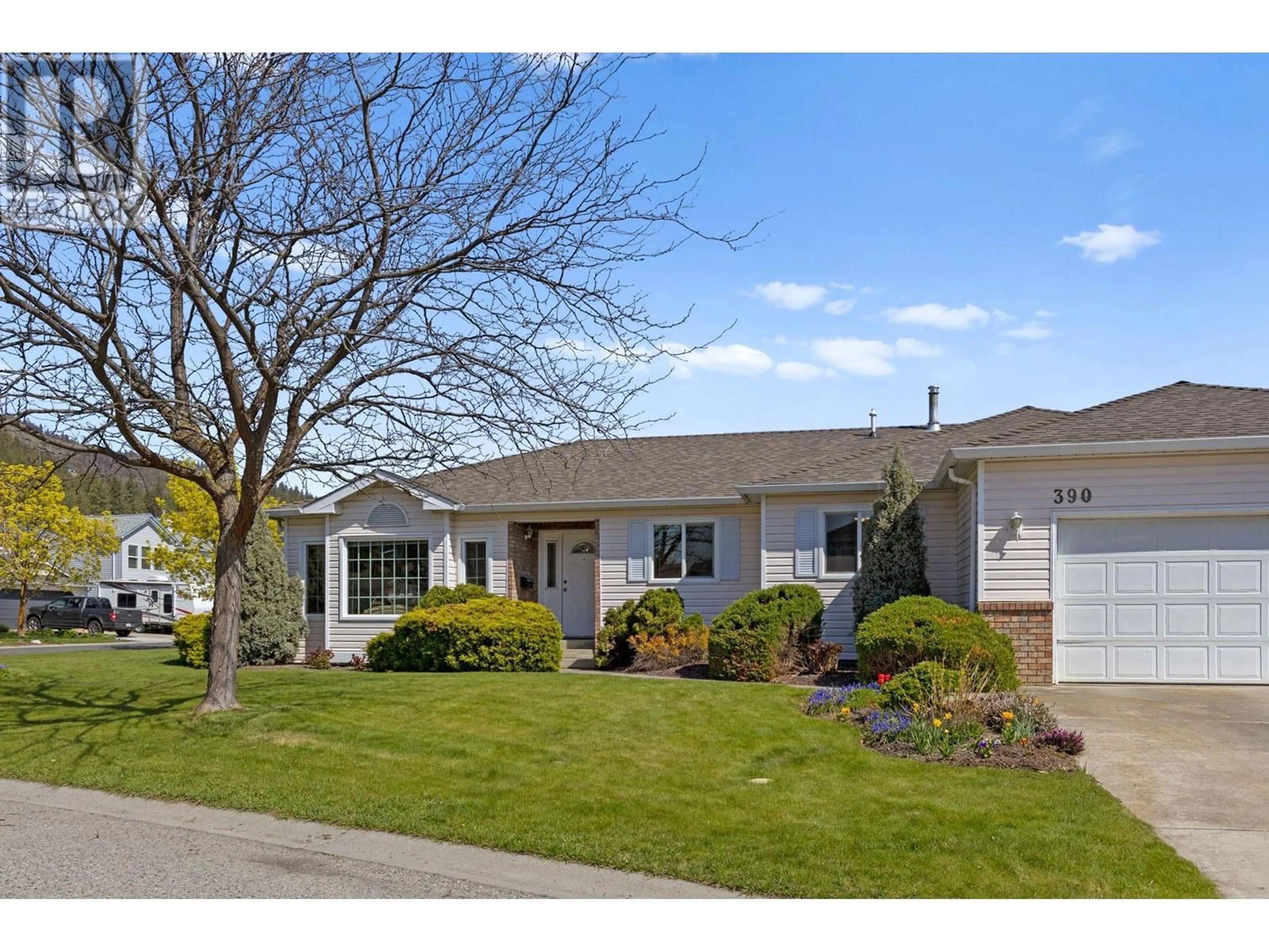 Home with vinyl exterior material, street for 390 MCTAVISH CRESCENT, Kelowna British Columbia V1V1P1