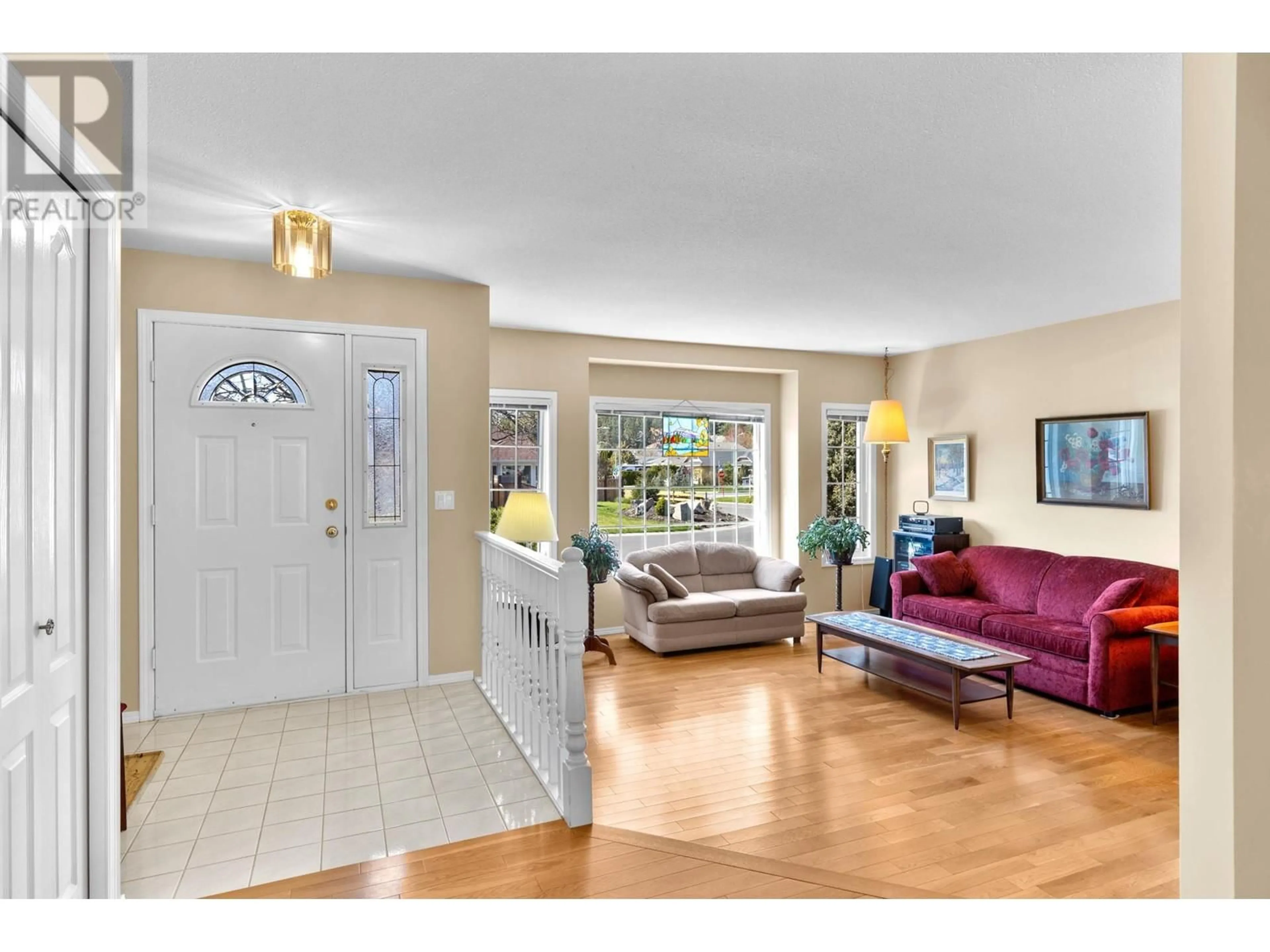 Indoor entryway for 390 MCTAVISH CRESCENT, Kelowna British Columbia V1V1P1