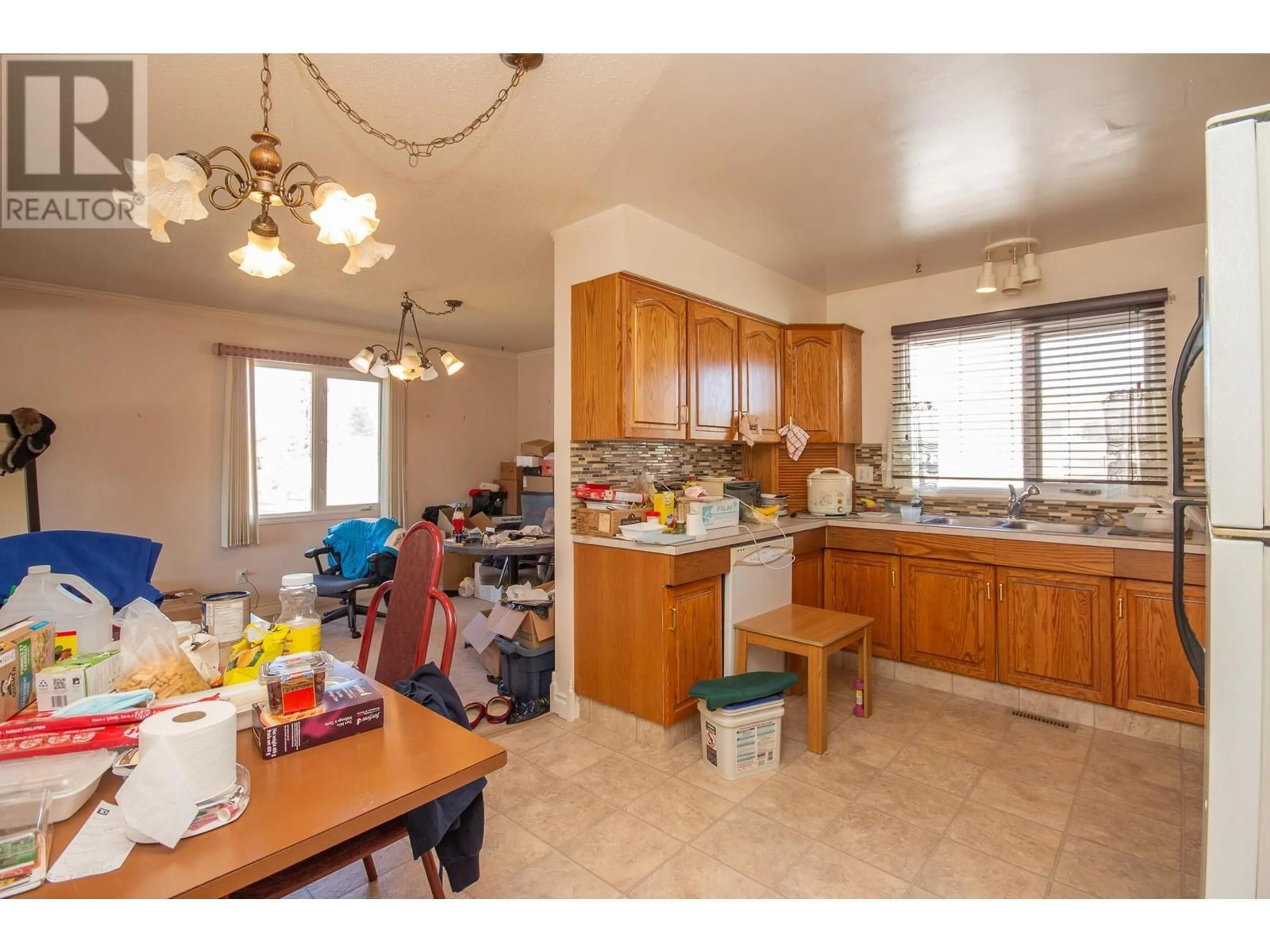 Standard kitchen, unknown for 945 111 AVENUE, Dawson Creek British Columbia V1G2X4