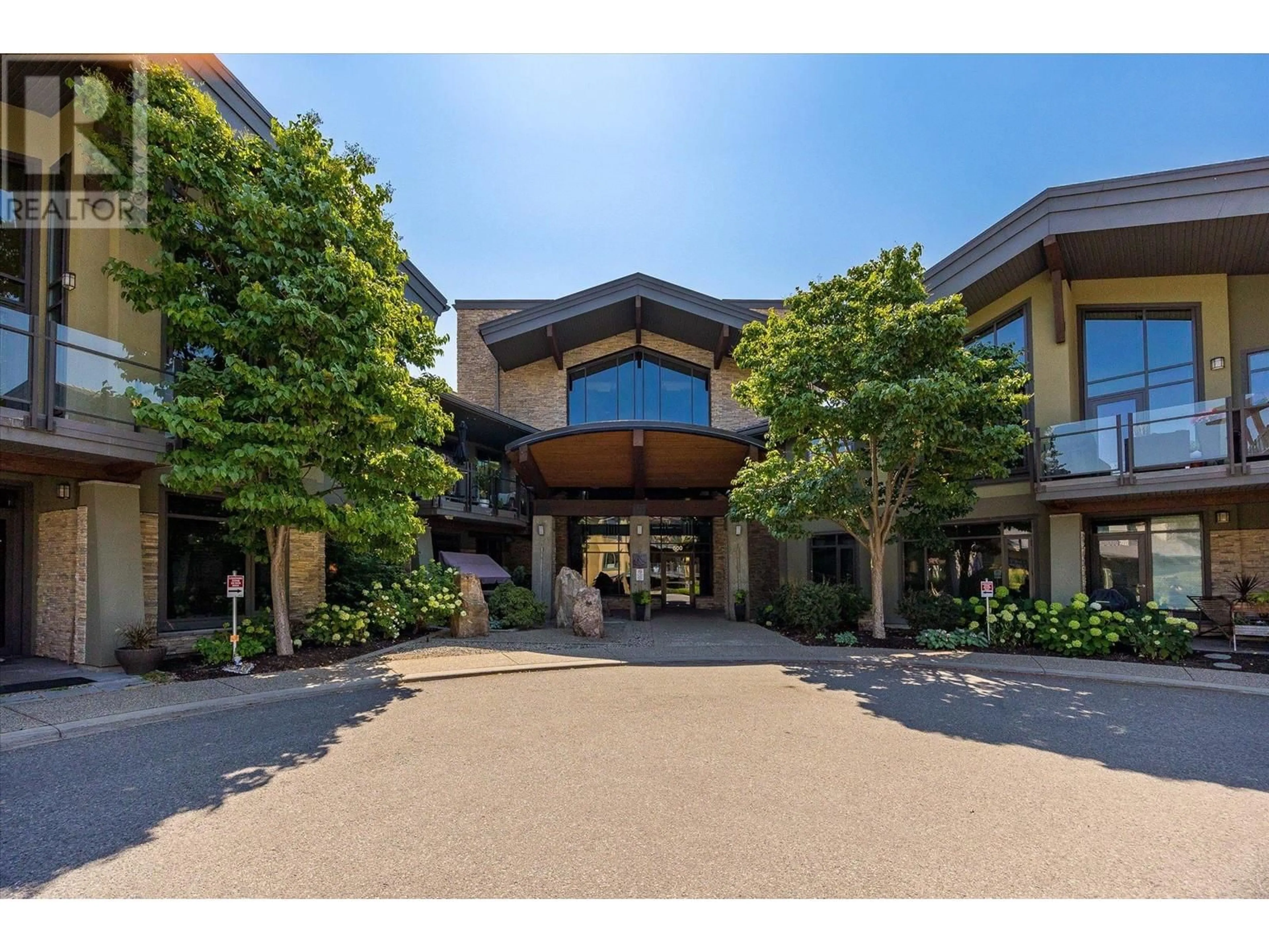 Indoor foyer for 104 - 600 SARSONS ROAD, Kelowna British Columbia V1W1C2