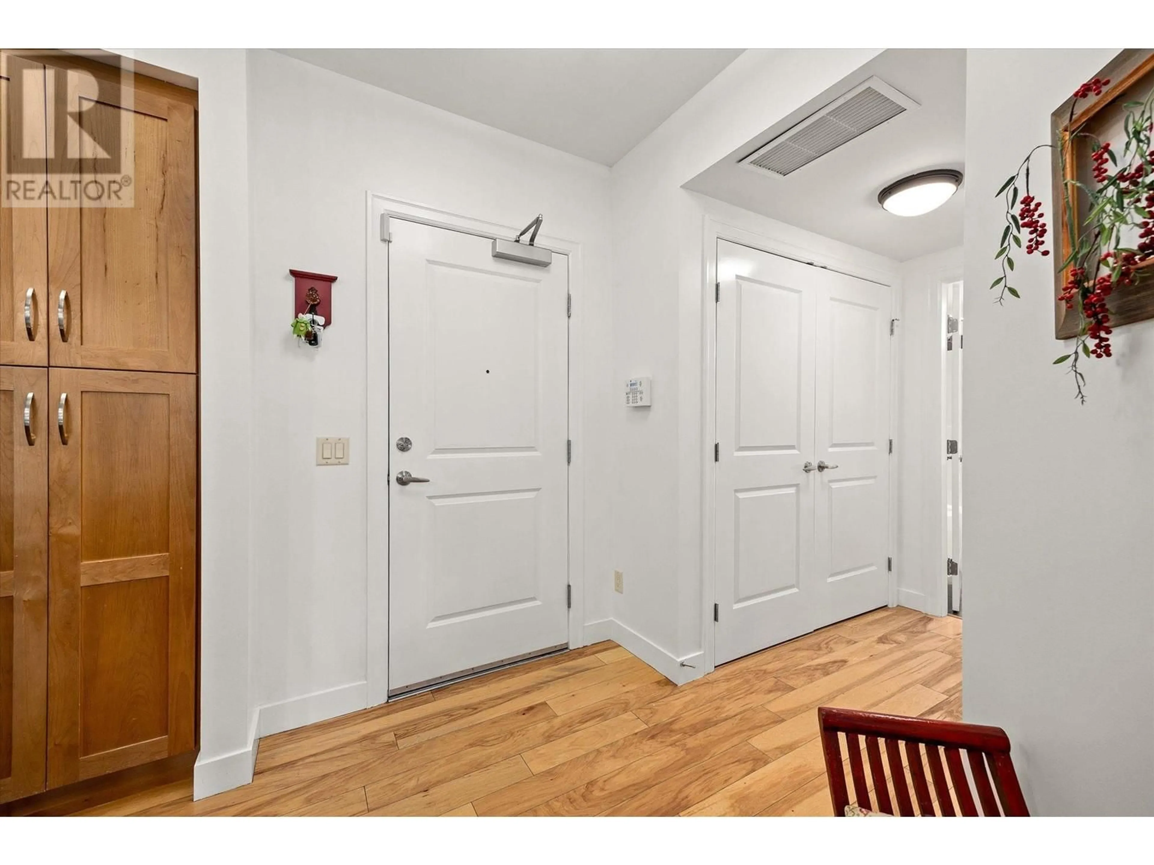 Indoor entryway for 104 - 600 SARSONS ROAD, Kelowna British Columbia V1W1C2