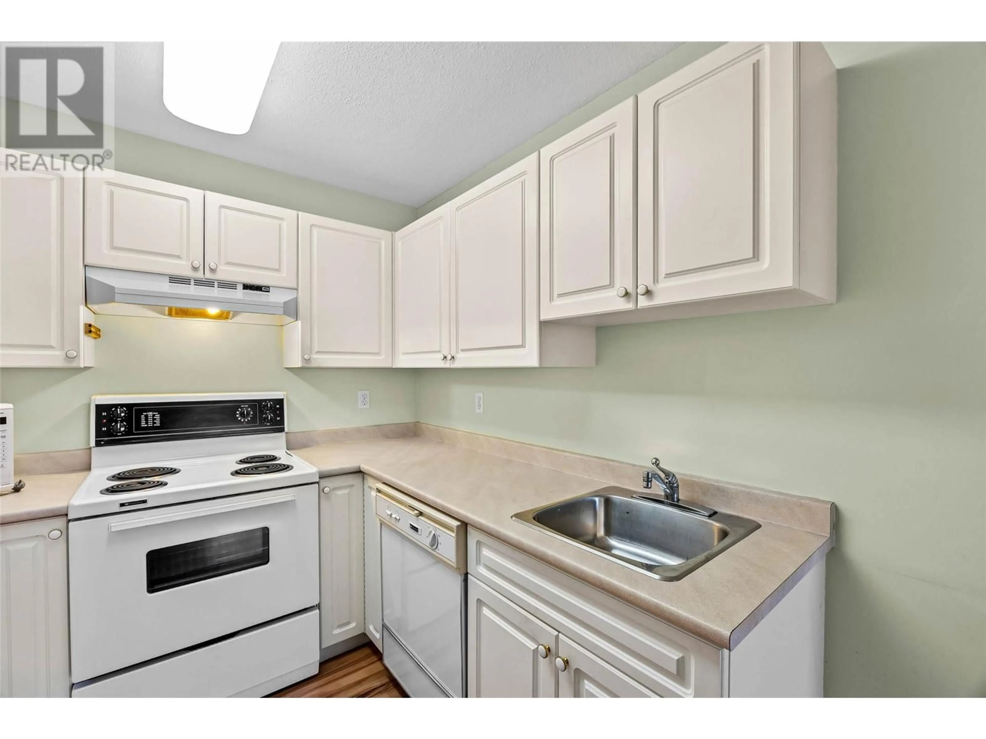 Standard kitchen, unknown for 208 - 683 VICTORIA STREET, Kamloops British Columbia V2C2B3