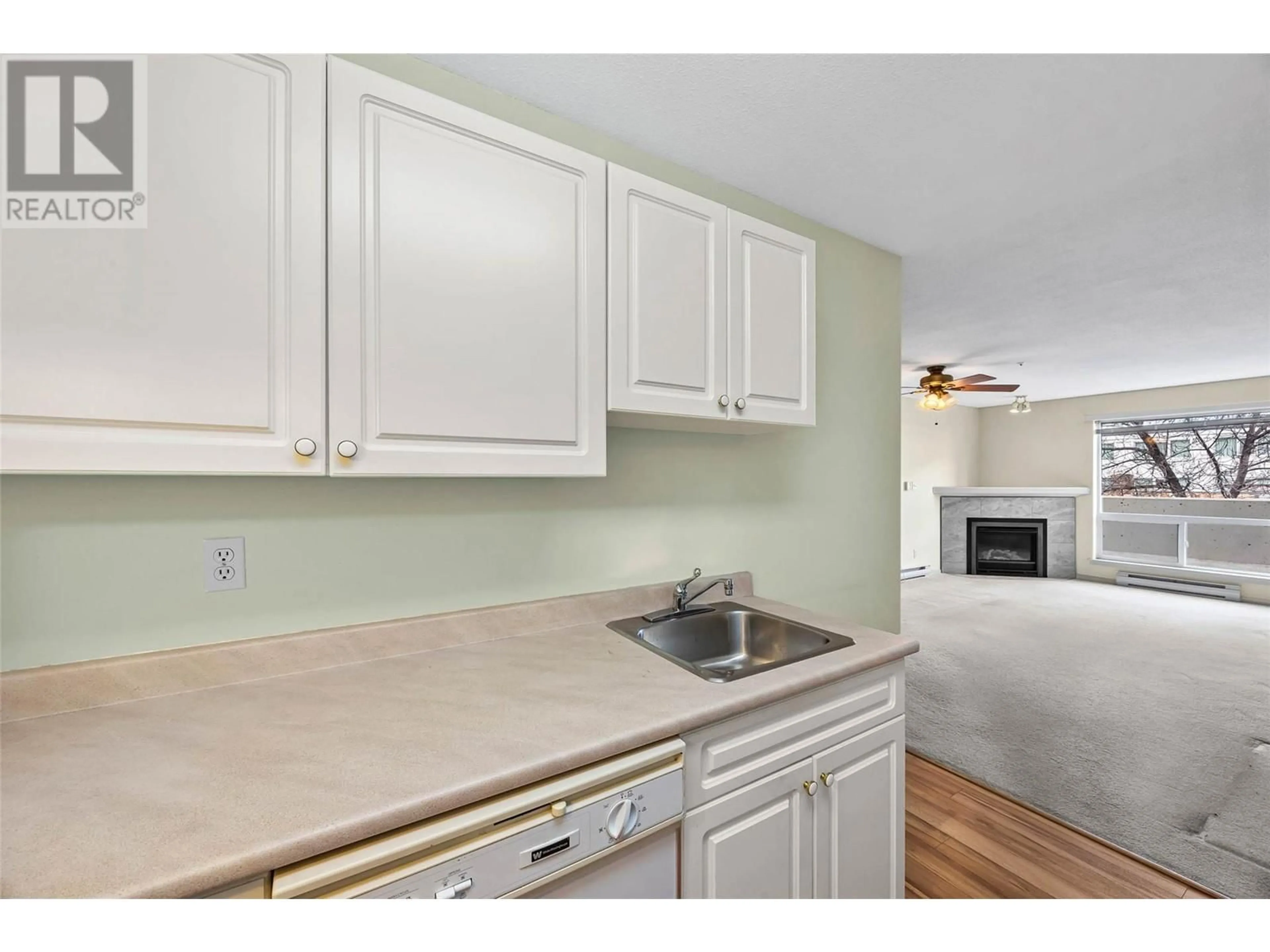 Standard kitchen, unknown for 208 - 683 VICTORIA STREET, Kamloops British Columbia V2C2B3