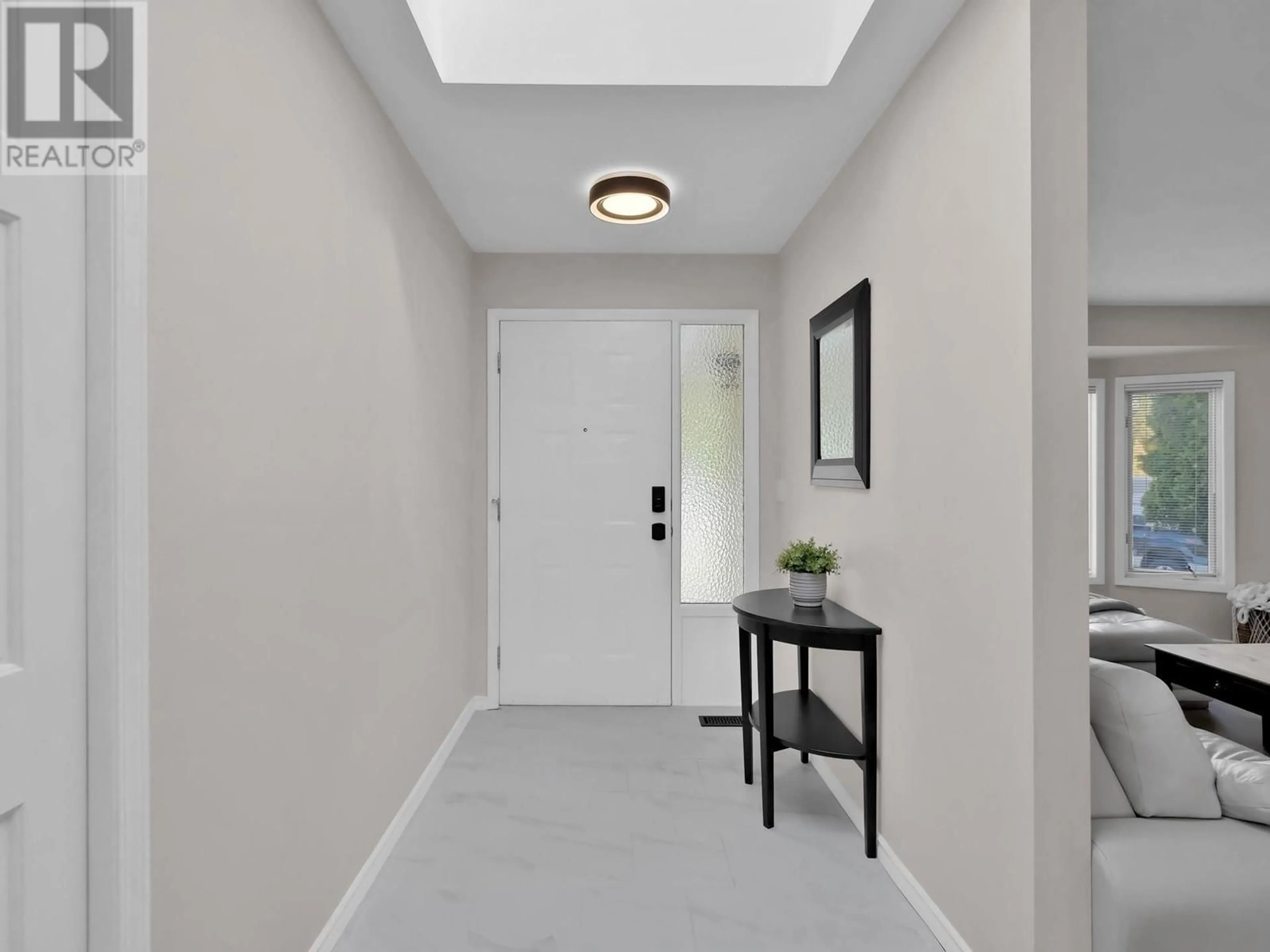 Indoor entryway for 763 CASSIAR COURT, Kelowna British Columbia V1V1M7
