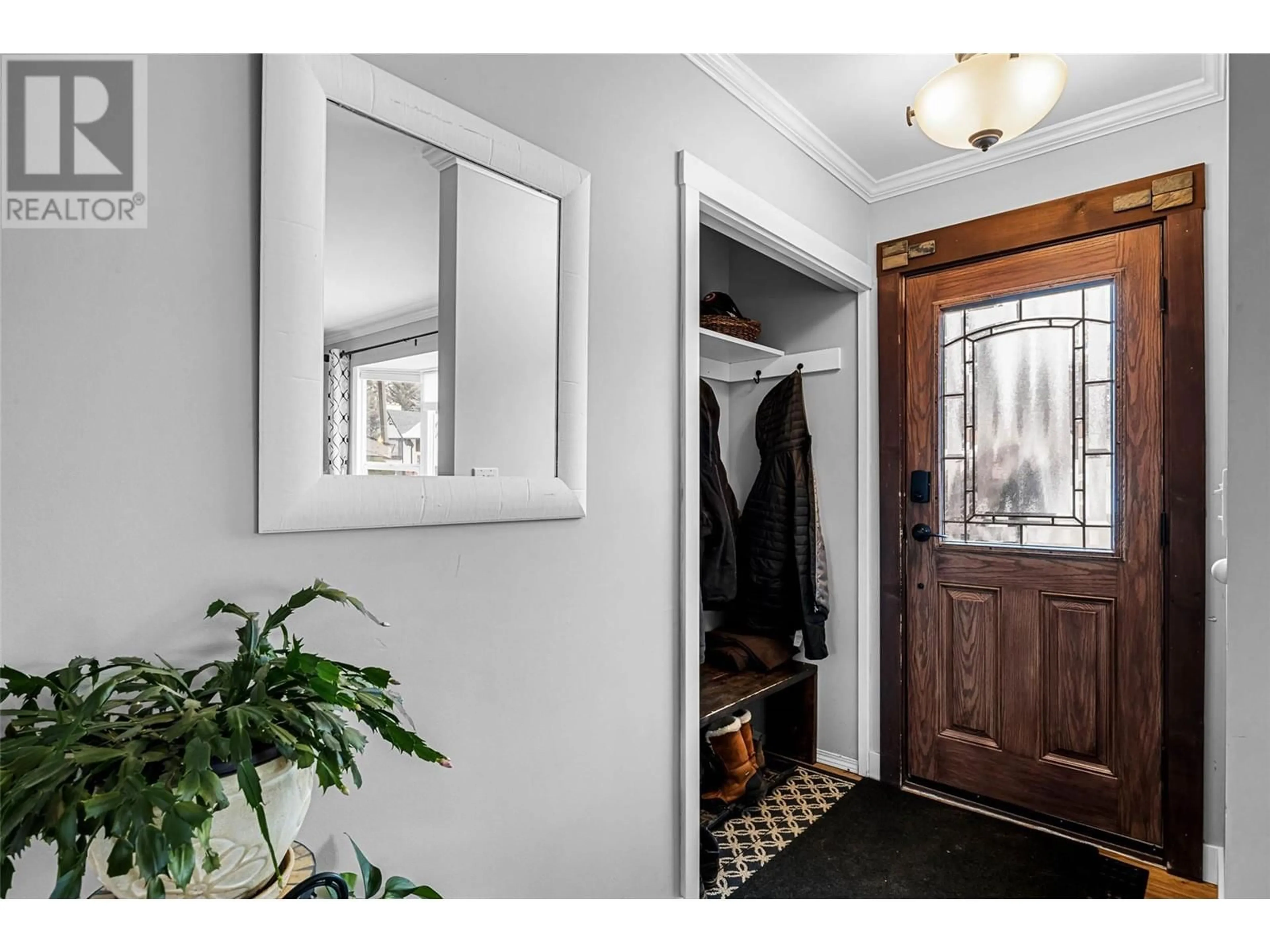 Indoor entryway for 146 WHISTLER DRIVE, Kamloops British Columbia V2E1X6
