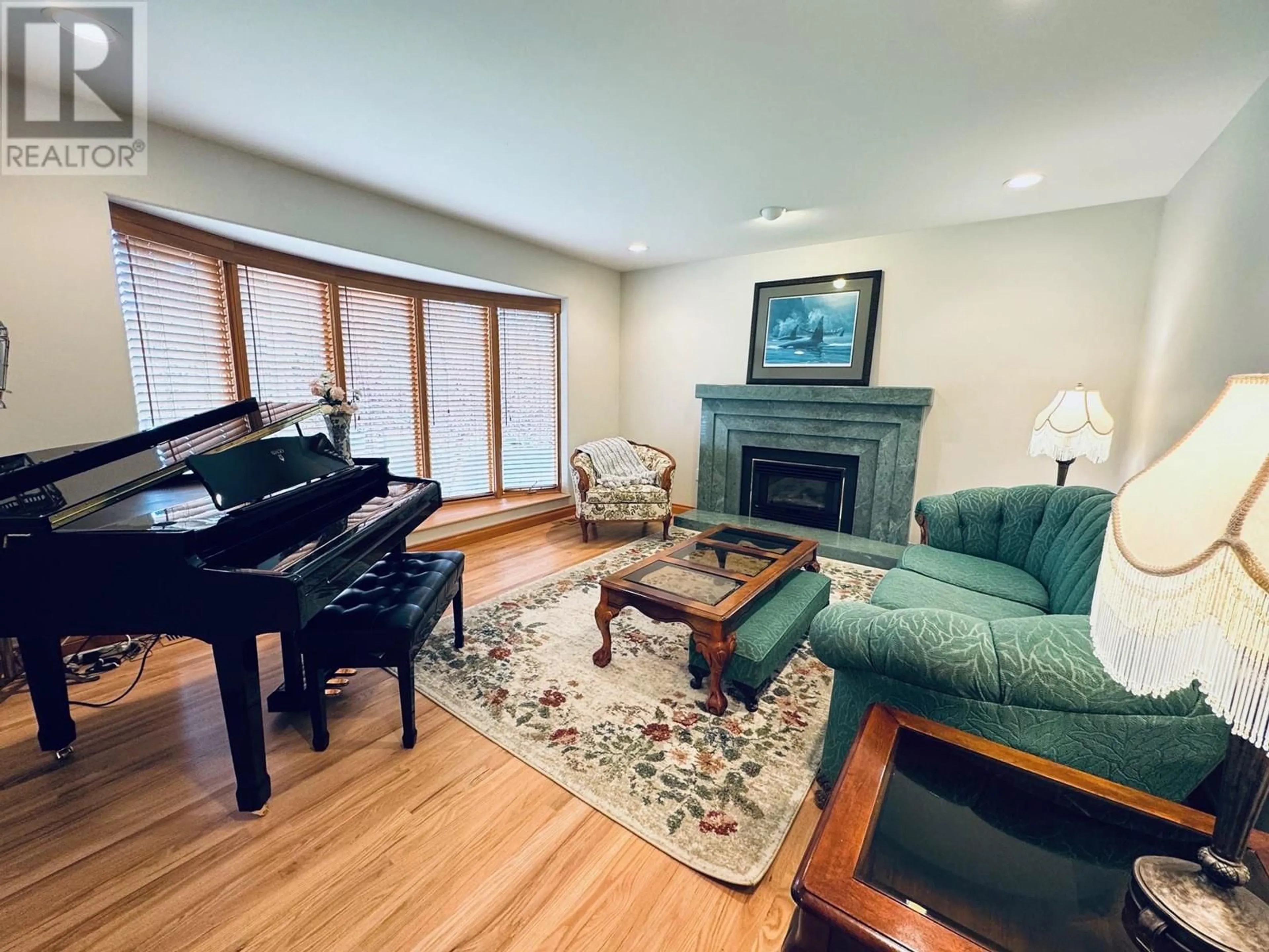 Living room with furniture, wood/laminate floor for 2151 MUNRO CRESCENT, Merritt British Columbia V1K1H8