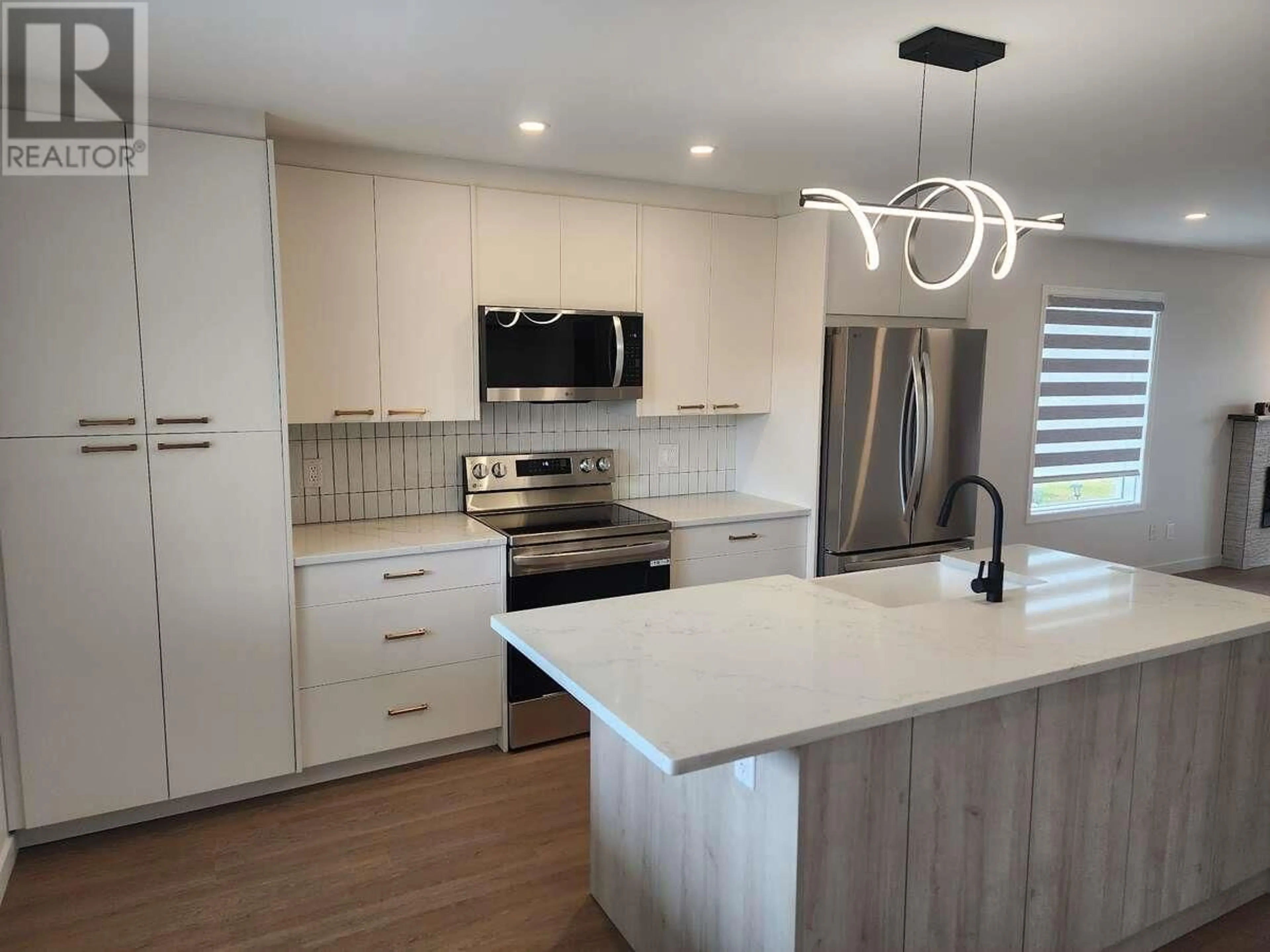 Open concept kitchen, wood/laminate floor for 397 - 1260 RAYMER AVENUE, Kelowna British Columbia V1W3S7