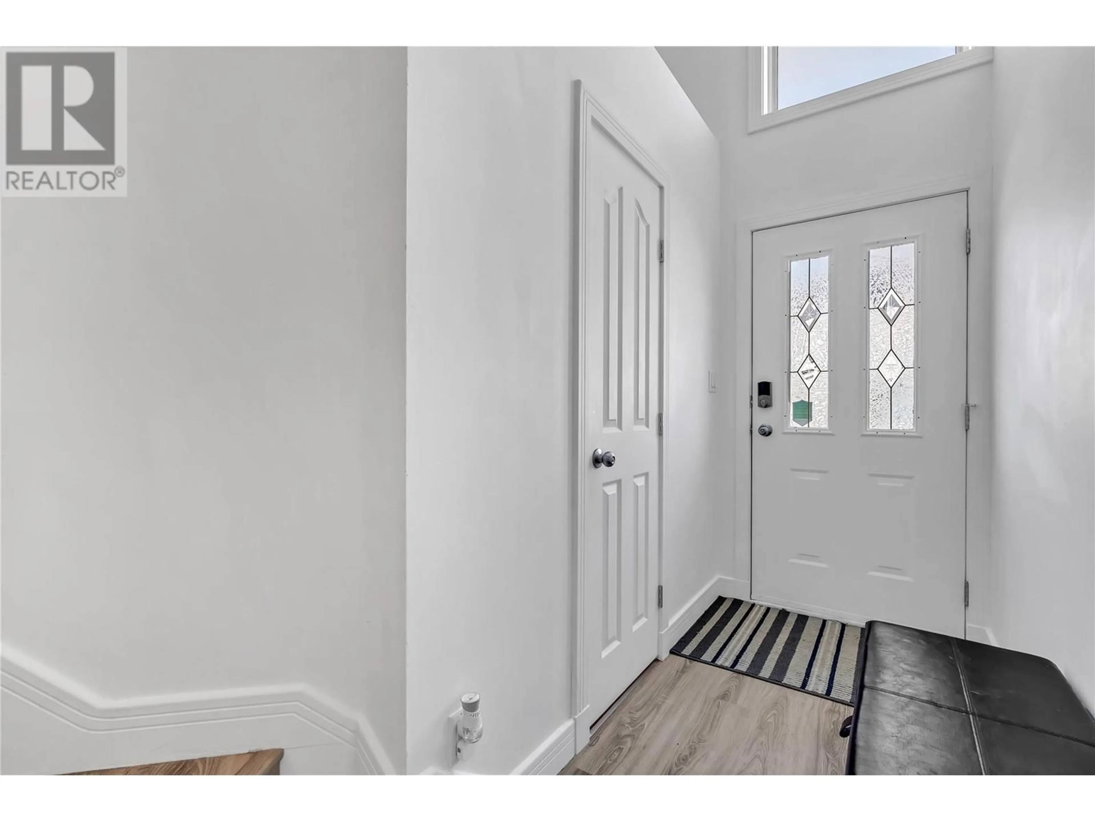 Indoor entryway for 115 - 1458 PENTICTON AVENUE, Penticton British Columbia V2A8L3
