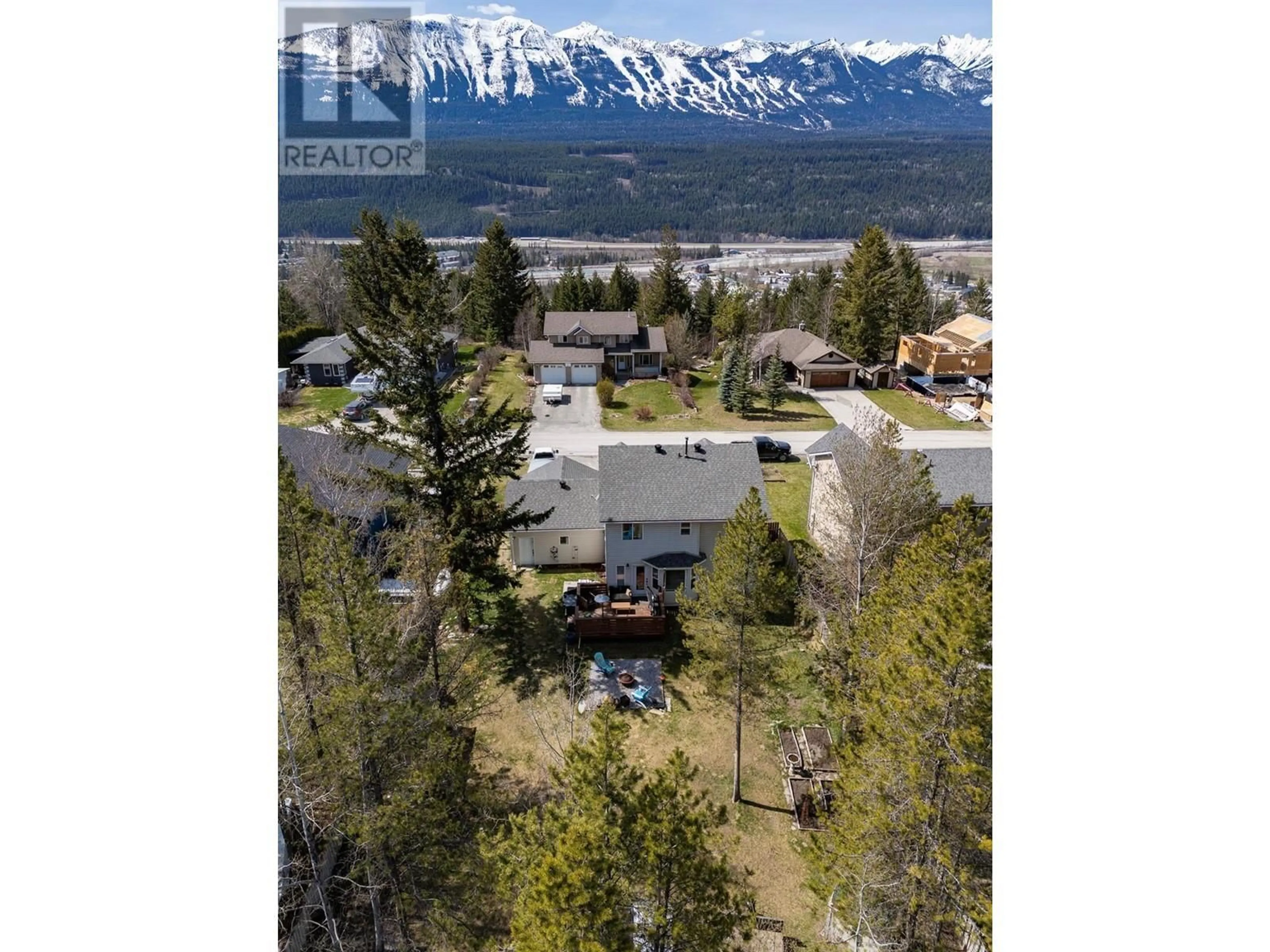 A pic from outside/outdoor area/front of a property/back of a property/a pic from drone, mountain view for 1424 DEER RIDGE ROAD, Golden British Columbia V0A1H1