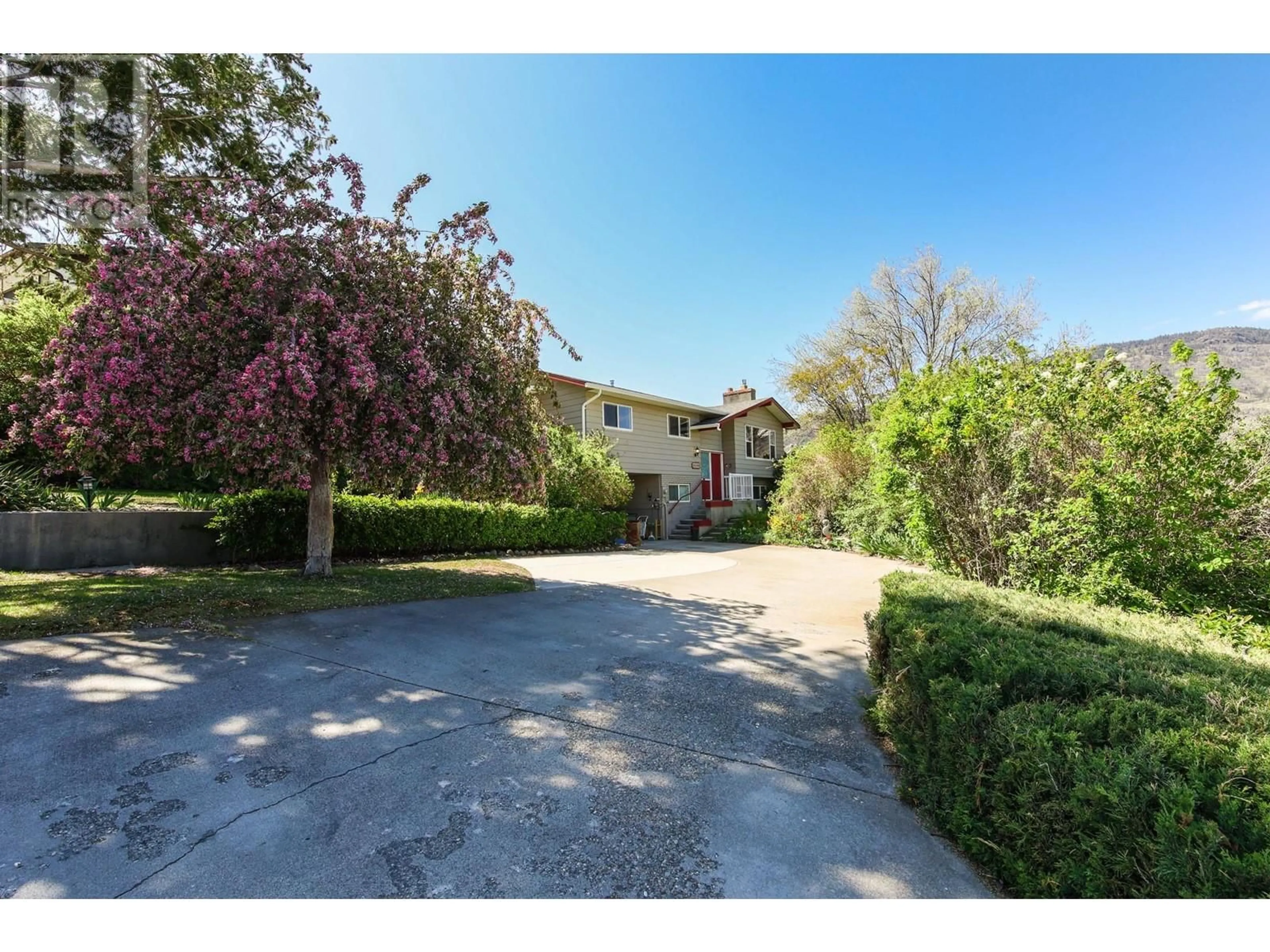 A pic from outside/outdoor area/front of a property/back of a property/a pic from drone, street for 3 DOGWOOD PLACE, Osoyoos British Columbia V0H1V1