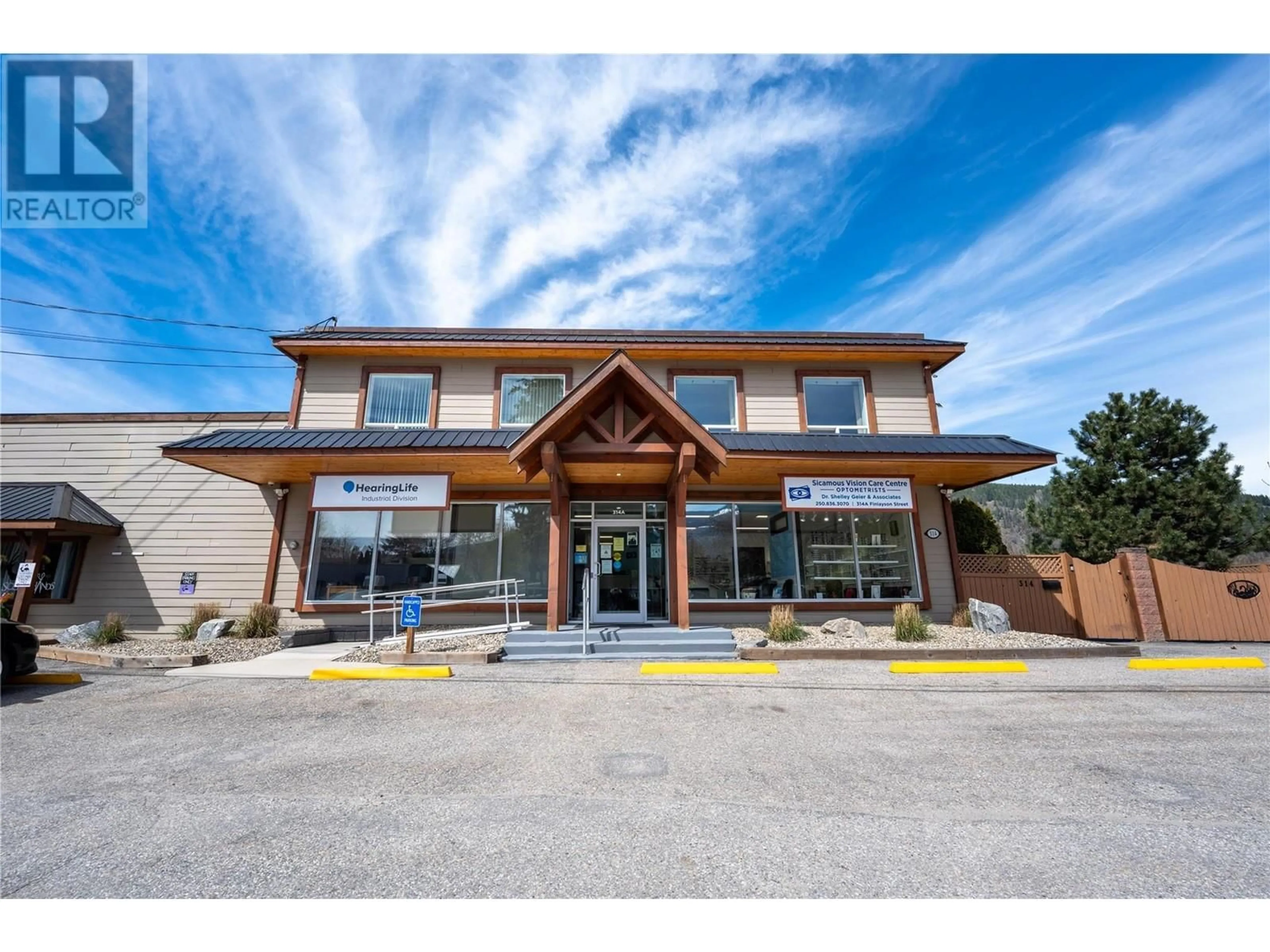 Indoor foyer for 314 FINLAYSON STREET, Sicamous British Columbia V0E2V0