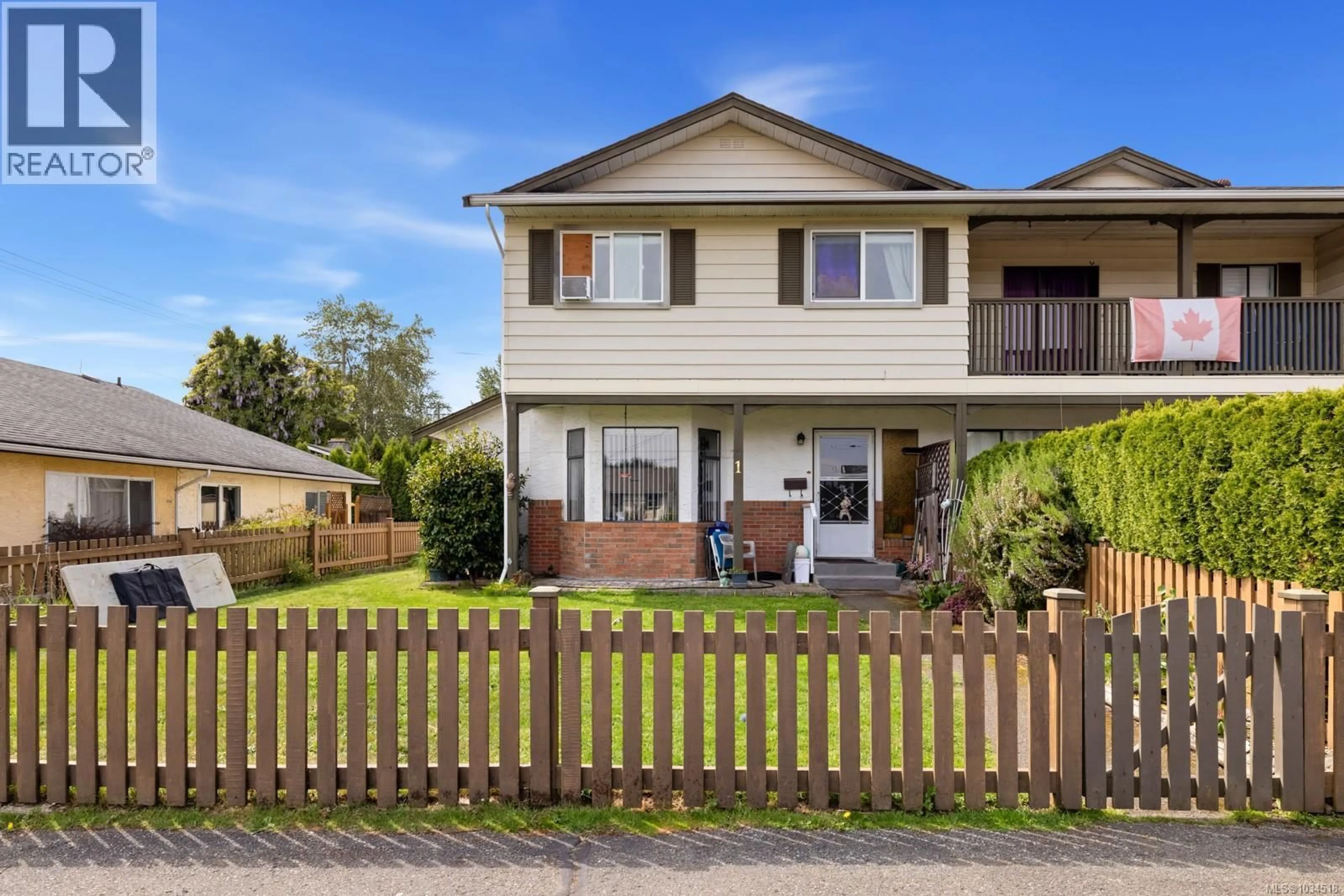 Home with vinyl exterior material, street for 1 - 491 LAKES ROAD, Duncan British Columbia V9L3E9