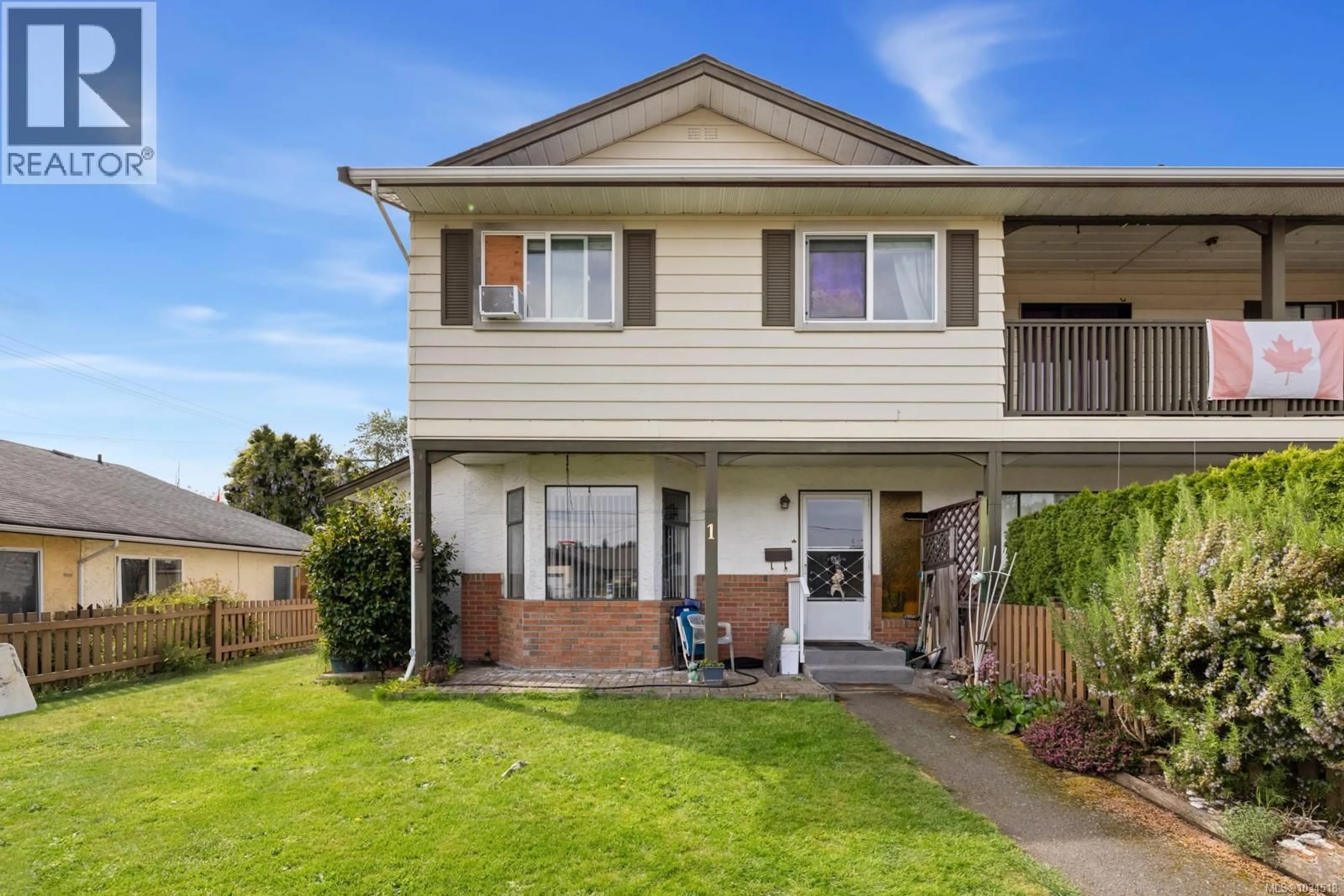 Home with vinyl exterior material, unknown for 1 - 491 LAKES ROAD, Duncan British Columbia V9L3E9