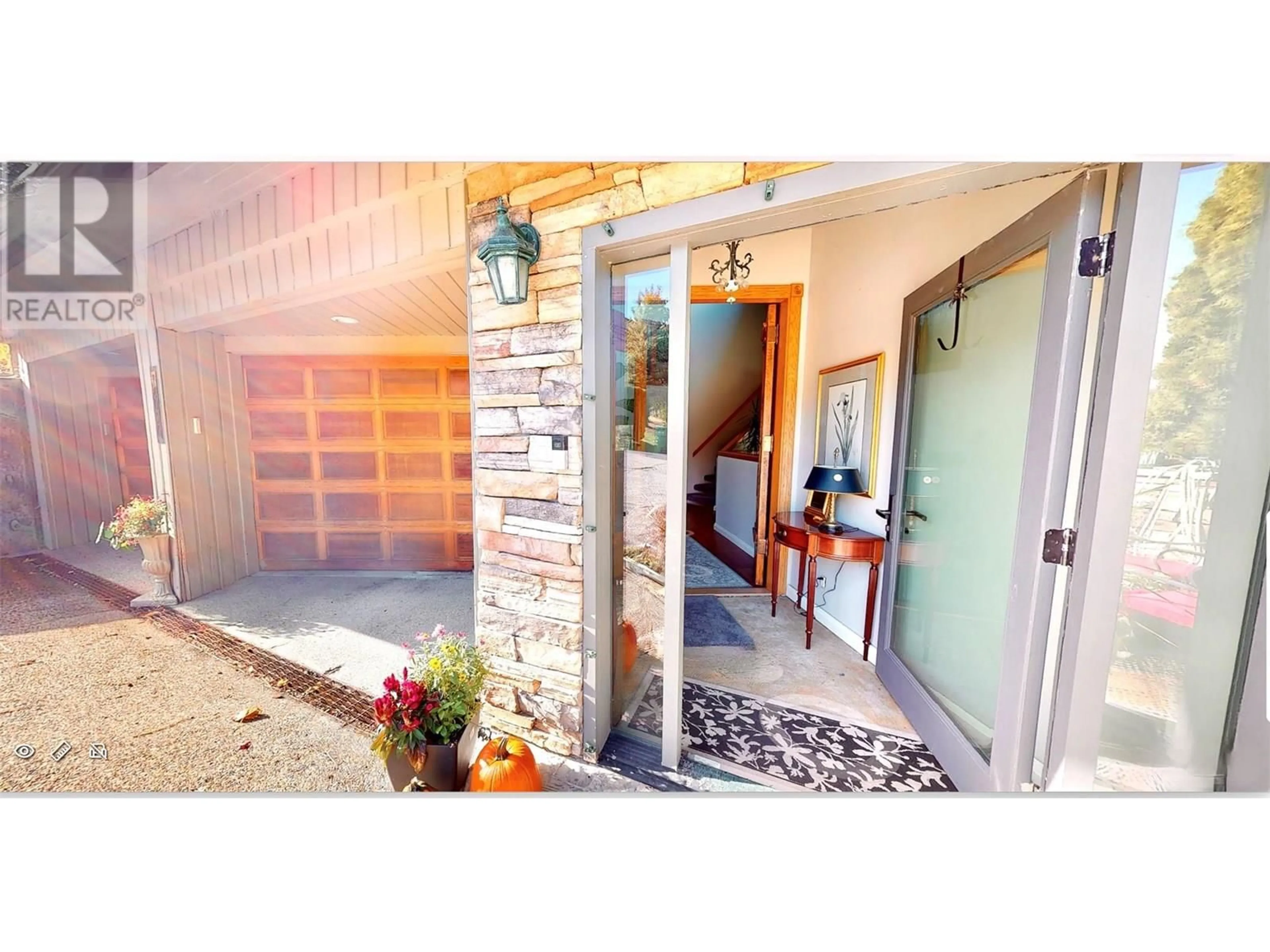 Indoor entryway for 14038 PONDEROSA WAY, Coldstream British Columbia V1B2E8