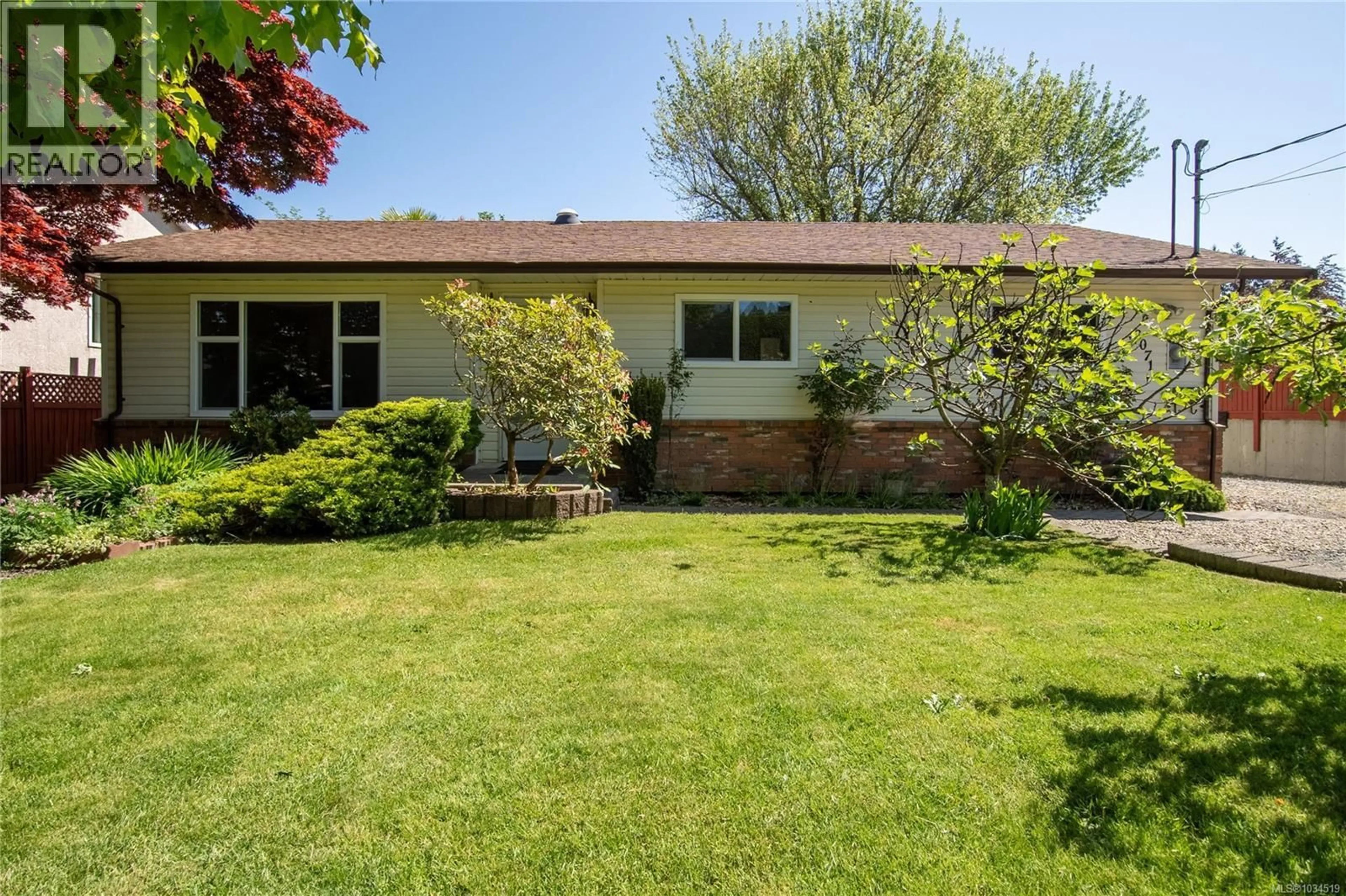Unknown for 8071 QUEEN STREET, Crofton British Columbia V0R1R0