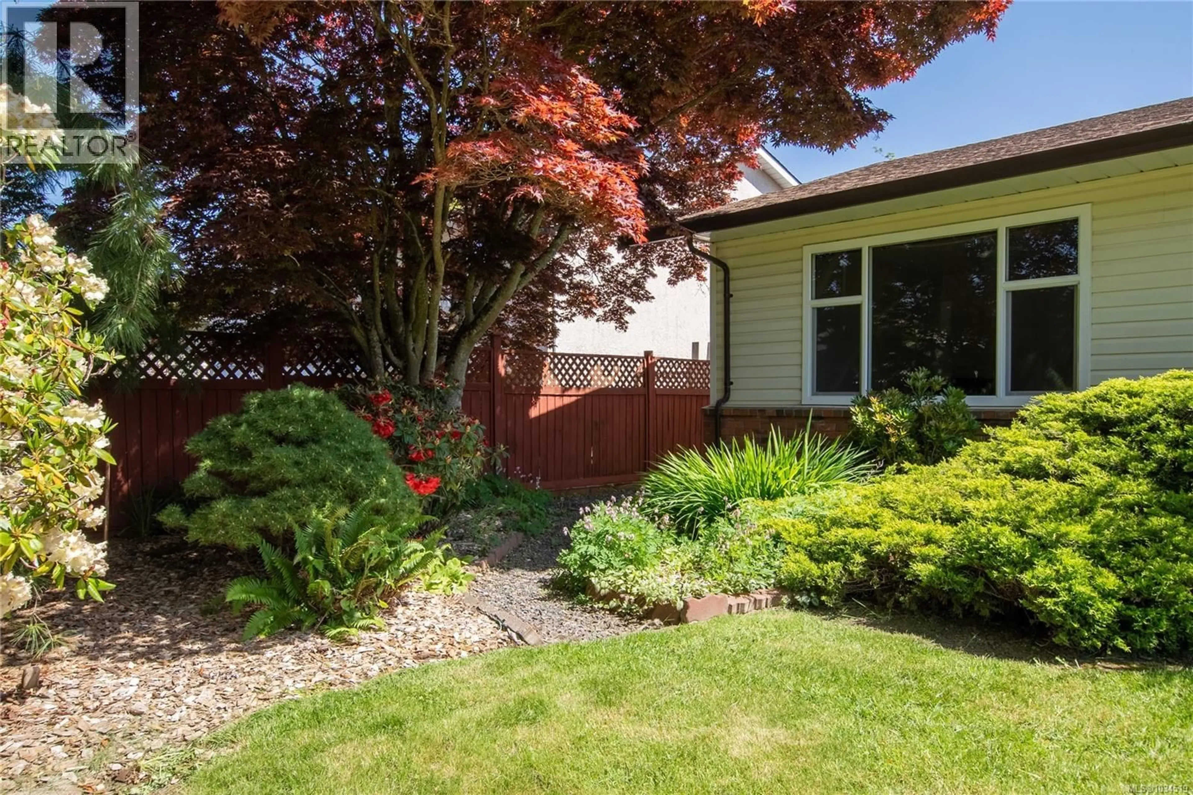 Patio, street for 8071 QUEEN STREET, Crofton British Columbia V0R1R0