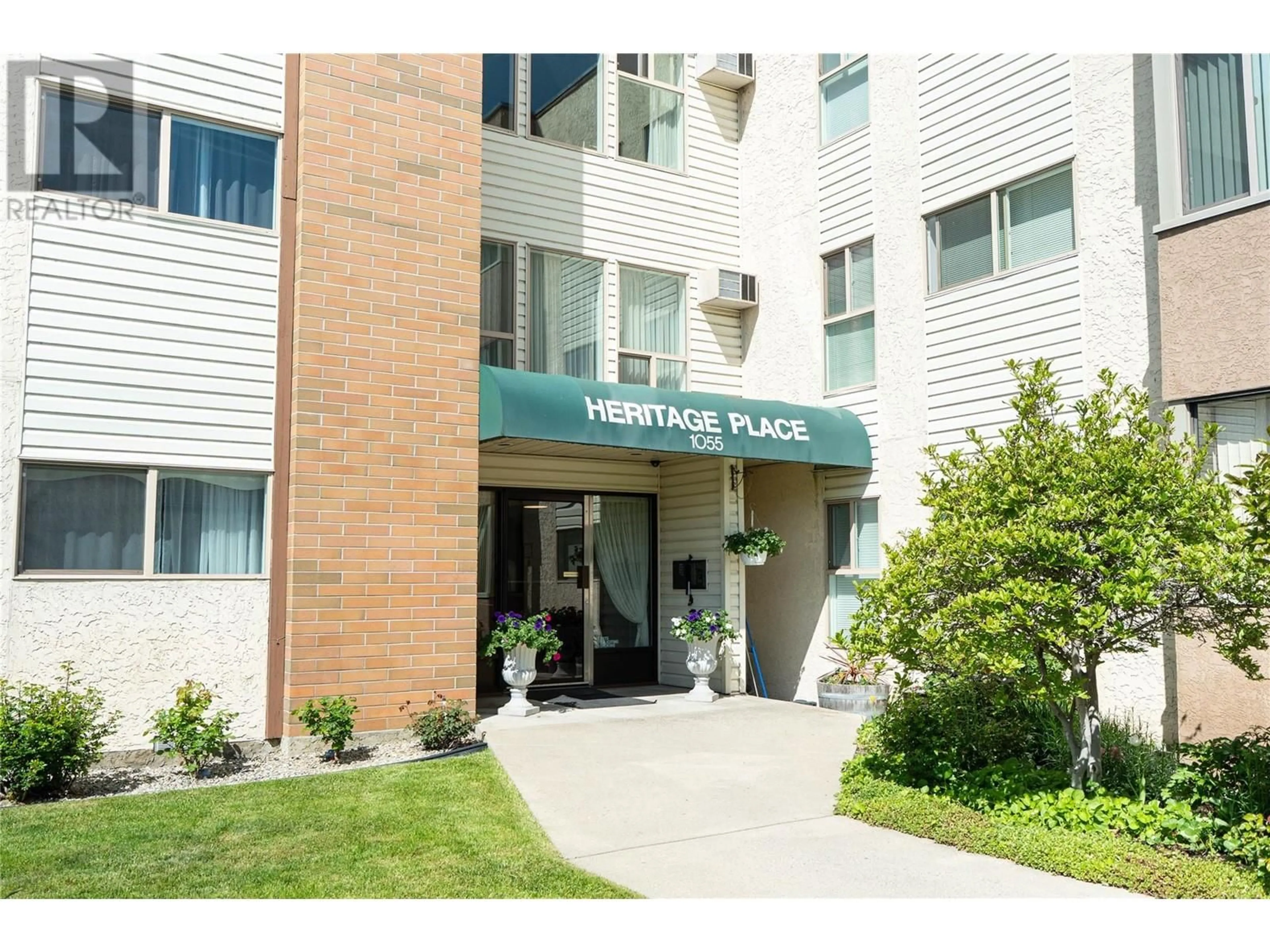 Indoor foyer for 208 - 1055 GLENWOOD AVENUE, Kelowna British Columbia V1Y5M8